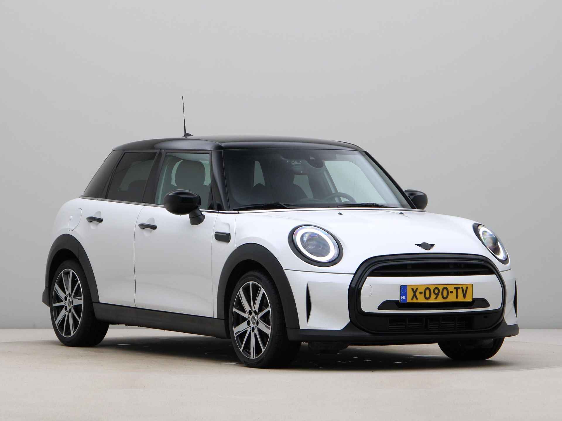 MINI 5-deurs Cooper Camden Edition Aut. - 8/24