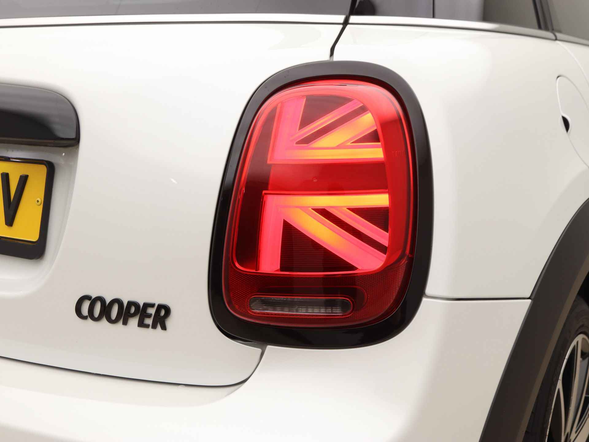 MINI 5-deurs Cooper Camden Edition Aut. - 21/24