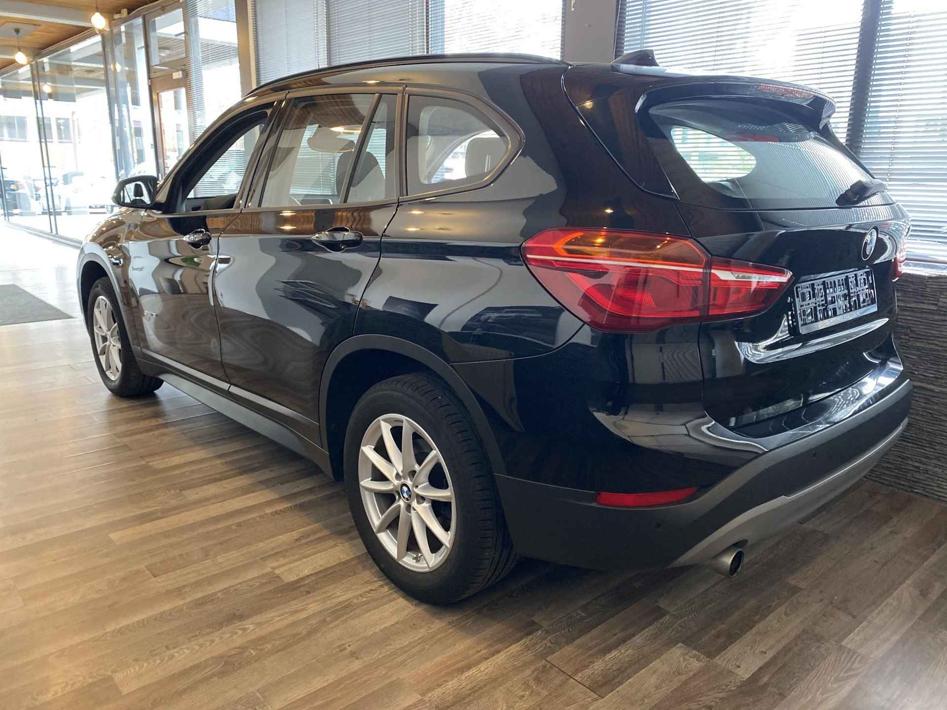 BMW X1 sDrive18i Executive - 19/21