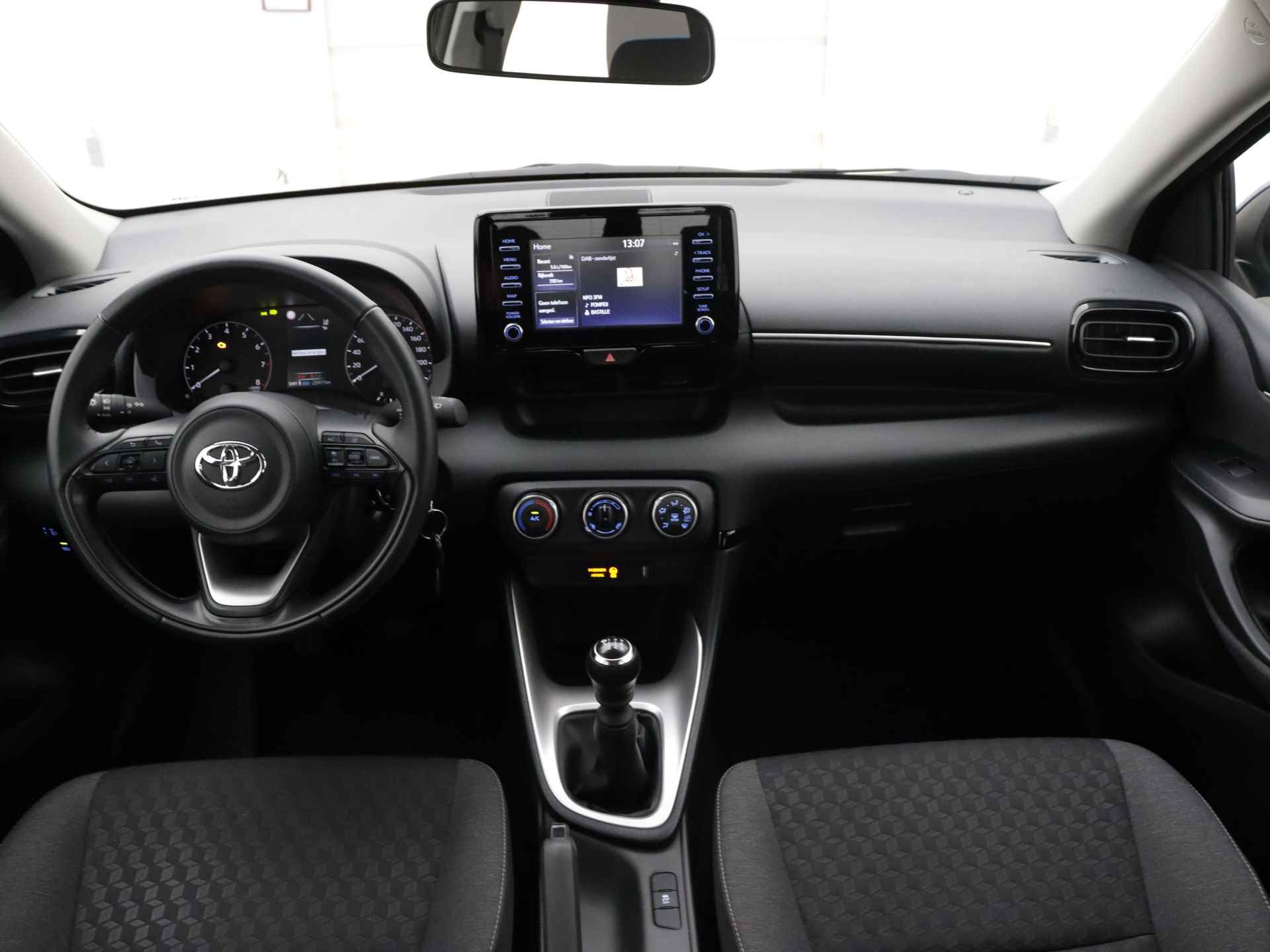 Toyota Yaris 1.5 VVT-i Active | Airco | Apple CarPlay / Android Auto | Achteruitrijcamera | Adaptive Cruise Control | - 5/36
