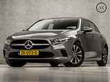 Mercedes-Benz A-Klasse 160 Luxury (APPLE CARPLAY, GROOT NAVI, CAMERA, LEDER, SPORTSTOELEN, PARKEERSENSOREN, LANE ASSIST, ZWART HEMEL, NIEUWSTAAT)