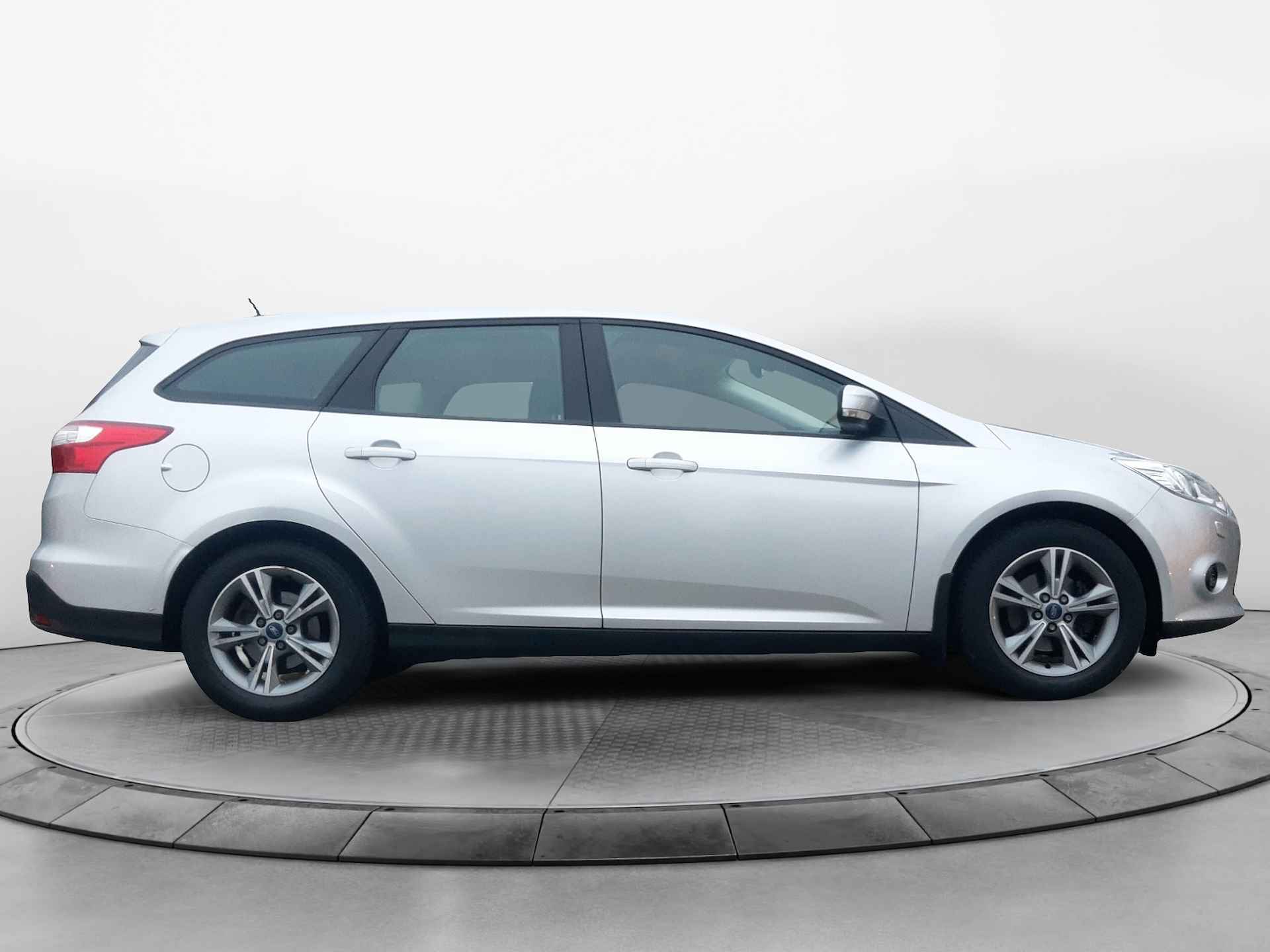 Ford FOCUS Wagon 1.0 EcoBoost Trend (101 PK) Keurig-Onderh., BOVAG-Garantie. Trekhaak, L.M.Velgen, Voorruitverwarming, Cruise-Control, Voorstoelen-Verwarmd, Nwe-Distributieriem - 5/37