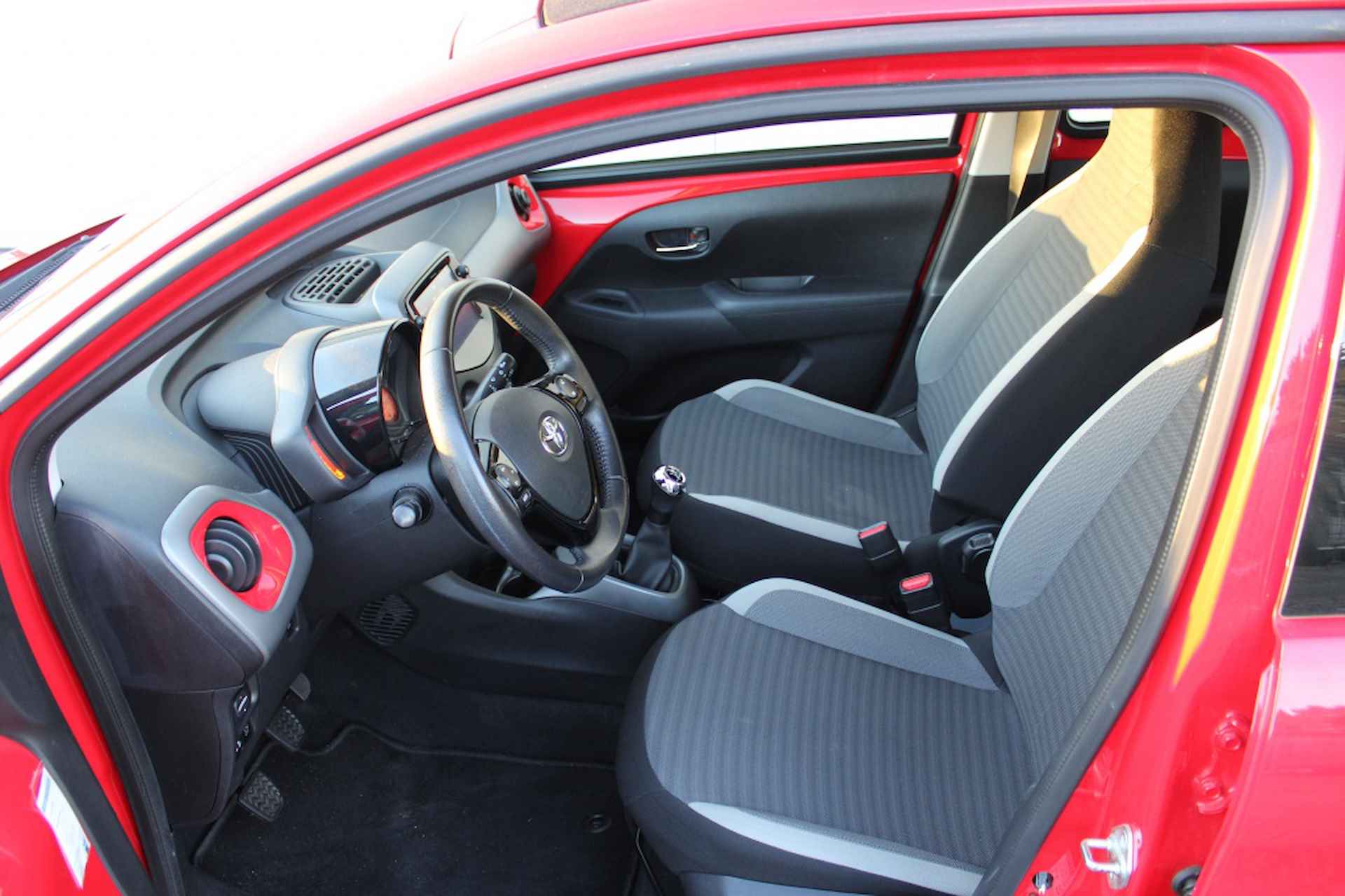 Toyota Aygo 1.0 VVT-i x-play Cabrio - 13/27