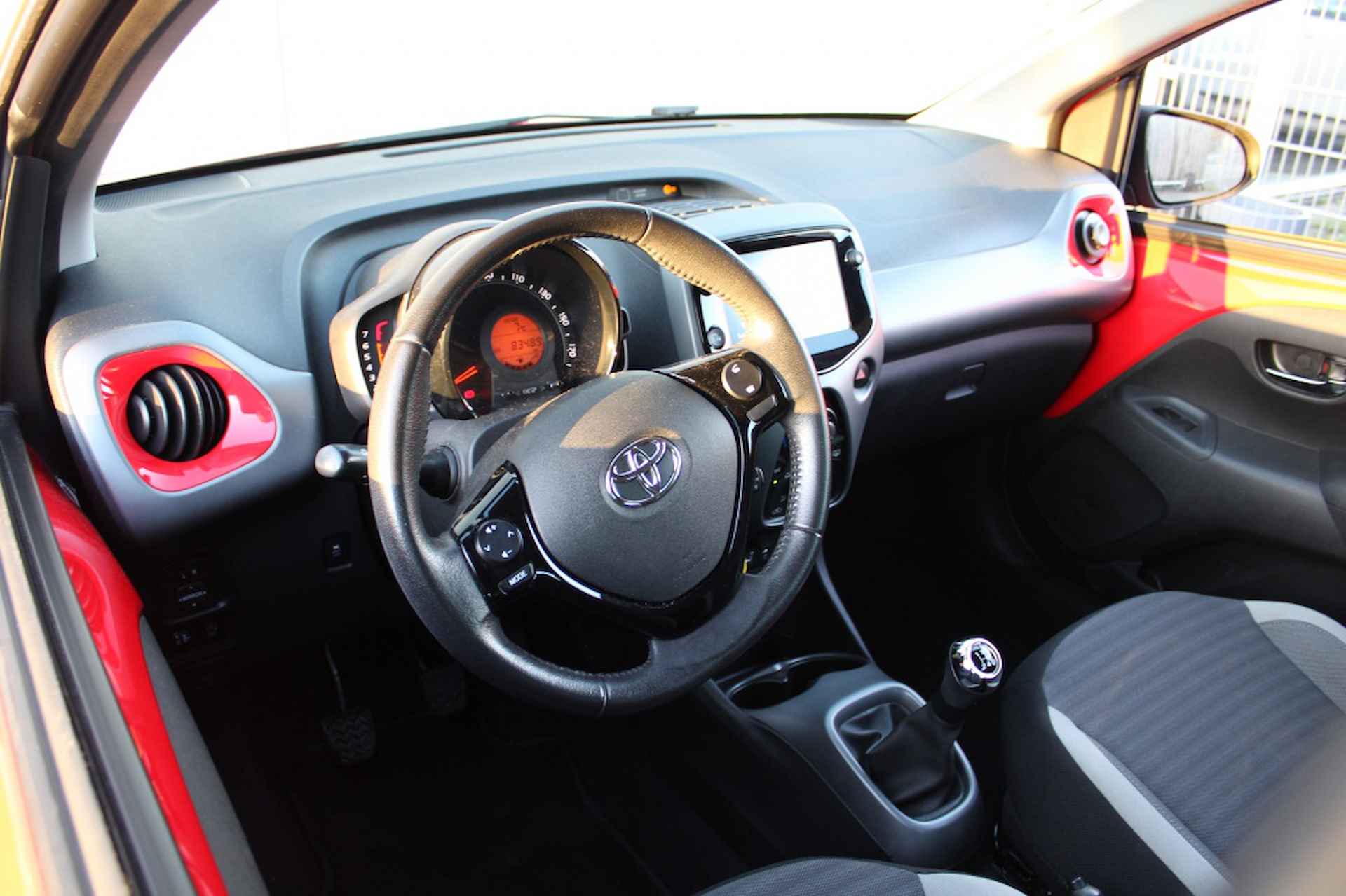 Toyota Aygo 1.0 VVT-i x-play Cabrio - 24/27