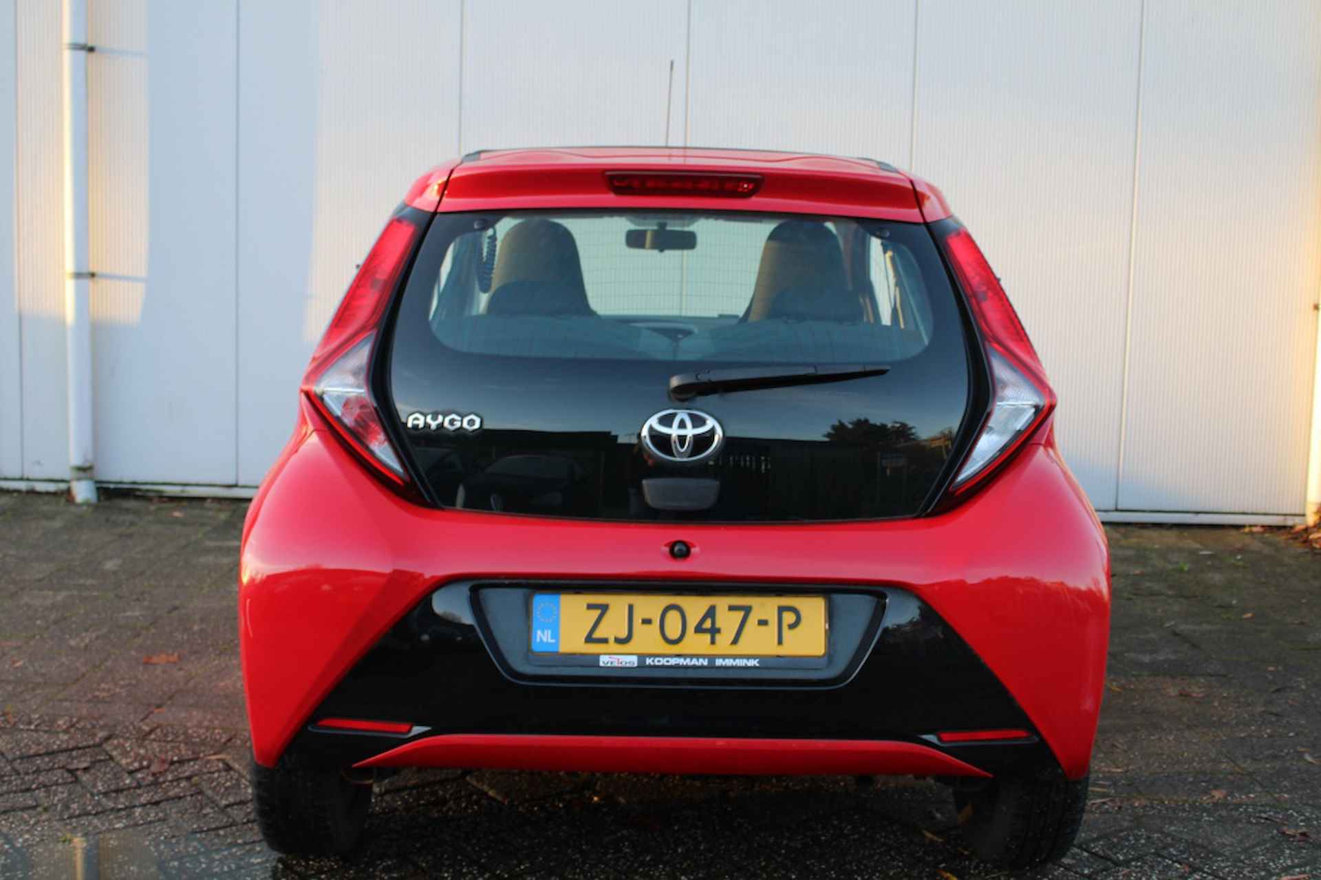 Toyota Aygo 1.0 VVT-i x-play Cabrio - 25/27