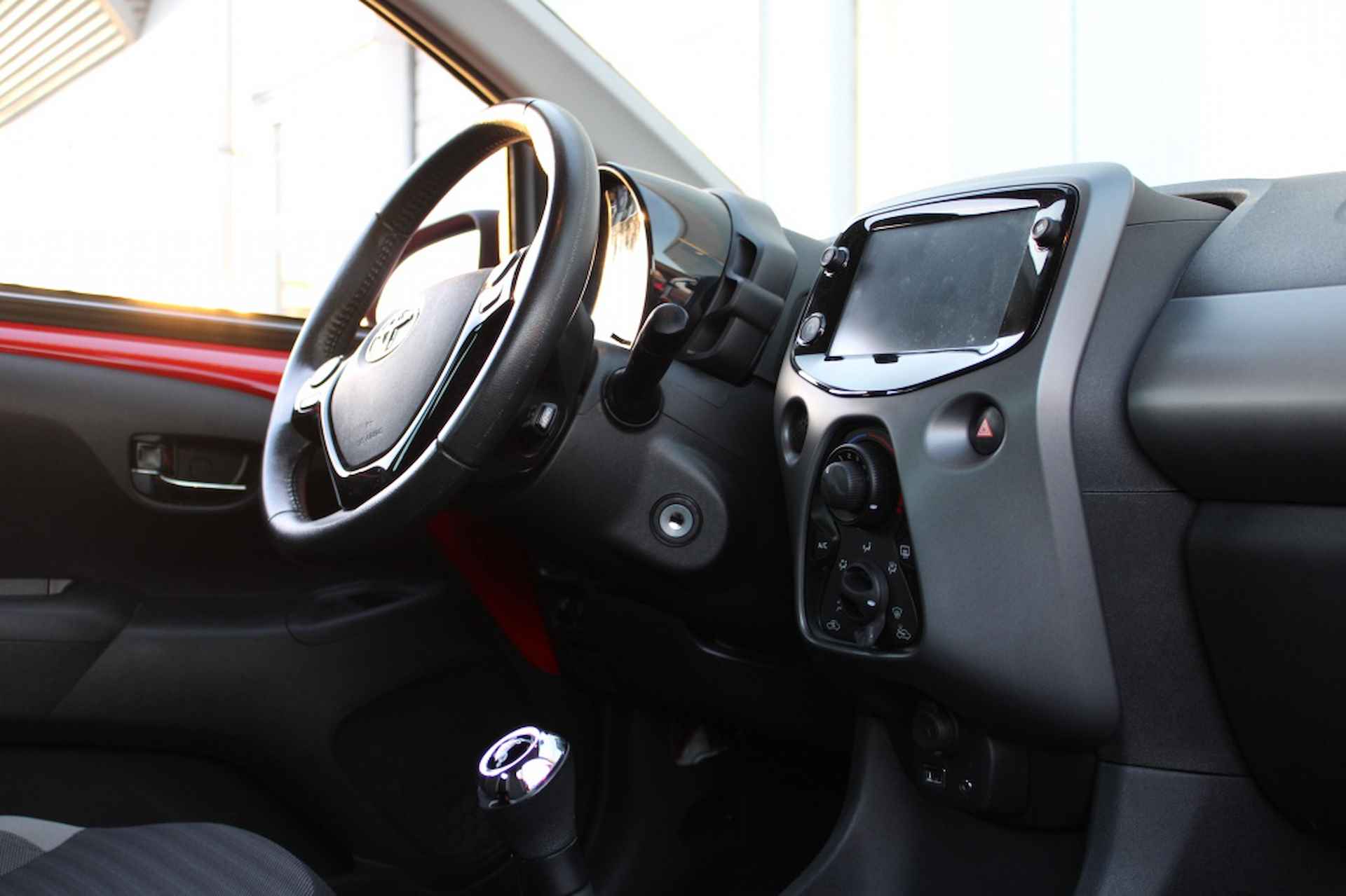 Toyota Aygo 1.0 VVT-i x-play Cabrio - 26/27