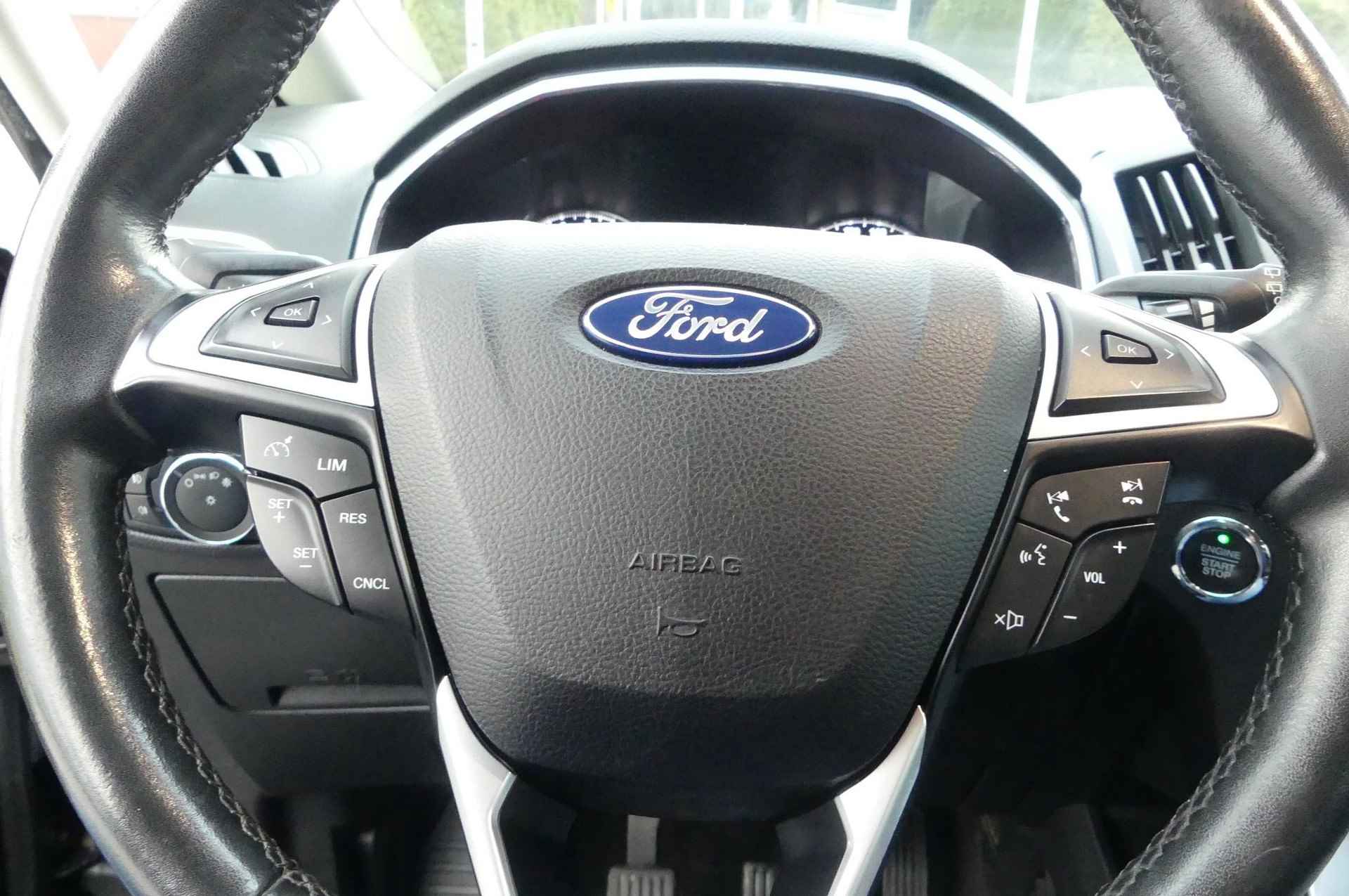 Ford S-Max 1.5 Titanium 7p. 150PK.7 PERSOONS.NAVI.CAMERA.WINTERPACK.KEYLESS.PANTHER BLACK.67865KM. - 12/18