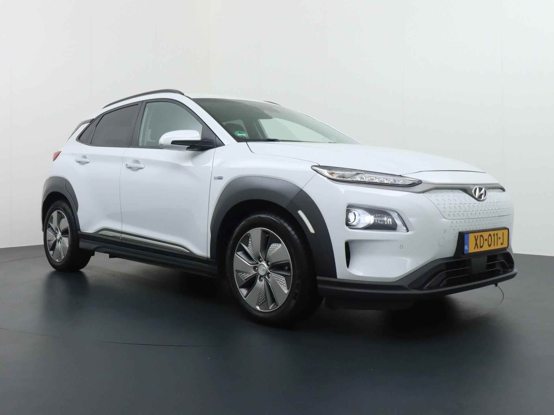 Hyundai Kona EV Premium 64 kWh VAN: 21.900,- NAAR: 18.877,- UW ZOMERVOORDEEL: 3.023,- ORG. NL. NAP KM. | LEDER | HEAD UP - 3/45