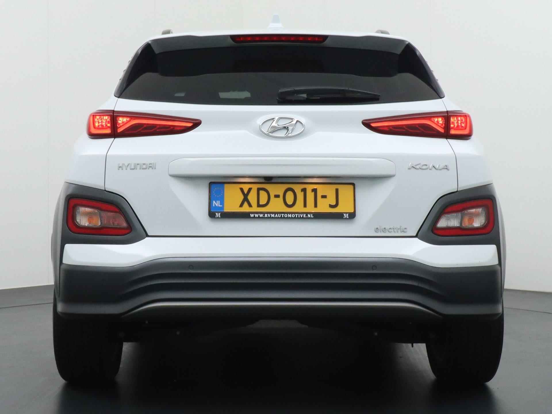 Hyundai Kona EV Premium 64 kWh VAN: 21.900,- NAAR: 18.877,- UW ZOMERVOORDEEL: 3.023,- ORG. NL. NAP KM. | LEDER | HEAD UP - 7/45