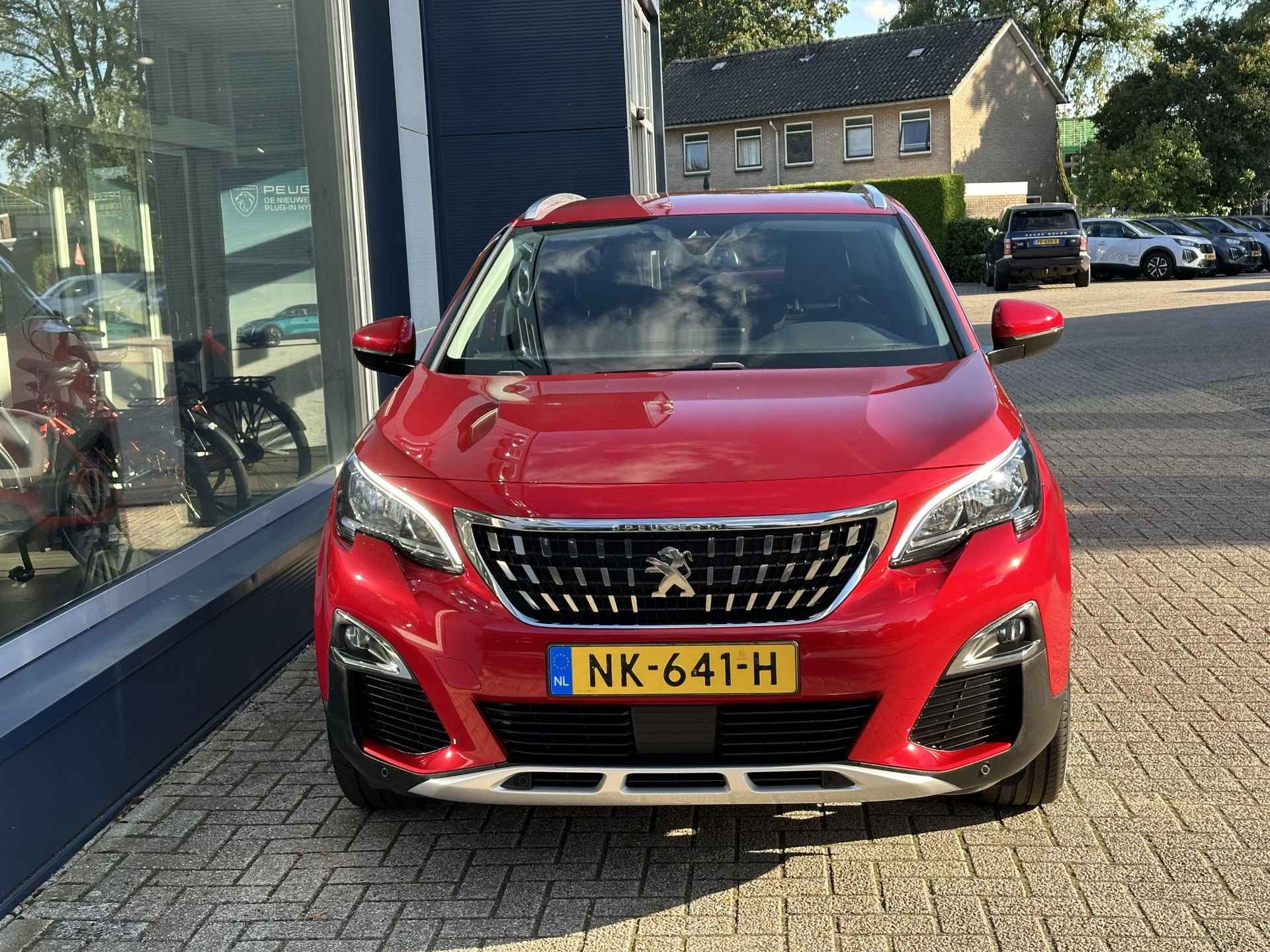 Peugeot 3008 1.2 Turbo 130 PK Première | Navigatie | Afneembare Trekhaak | Elektrische Achterklep | Keyless Entry | Climate Control | Cruise Control | Half Lederen Bekleding | Camera | Draadloze Telefoonlader | Dakrails | - 2/60