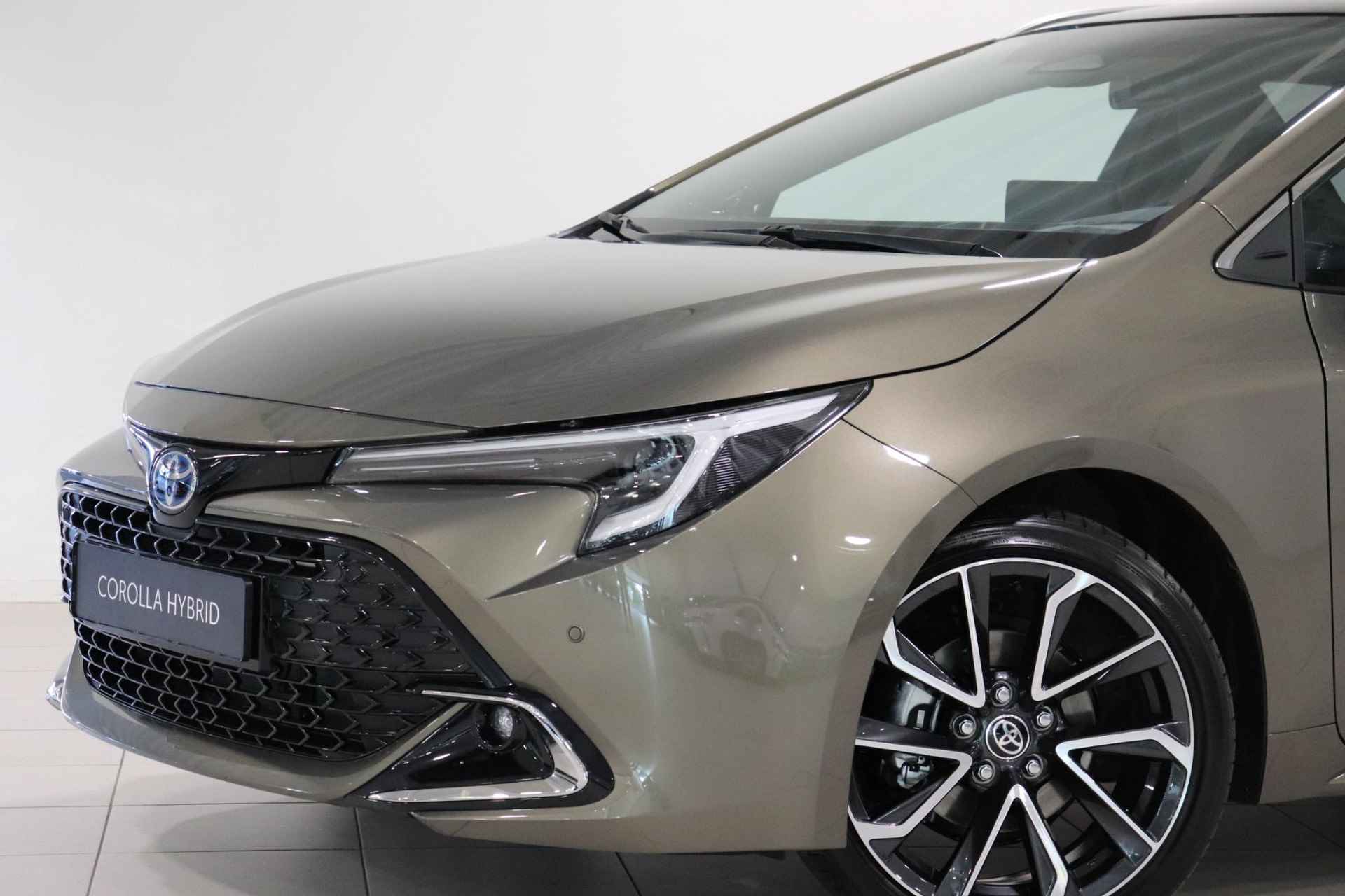 Toyota Corolla Touring Sports Hybrid 140 Executive, Pano, Apple Carplay/Android Auto, Elektrische achterklep, Sensoren, Halfleder! - 6/43