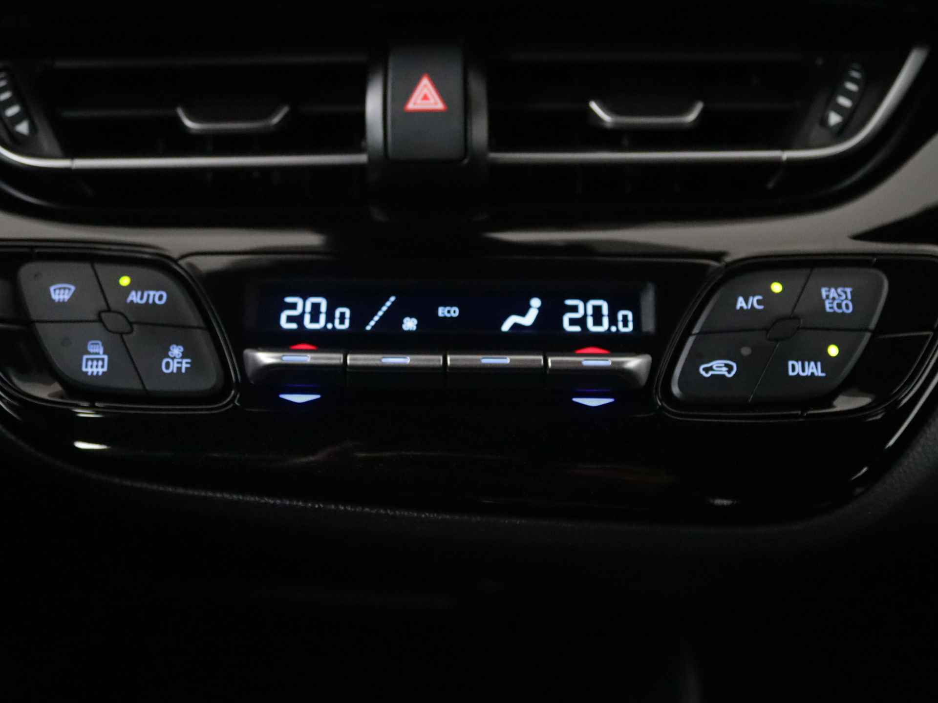 Toyota C-HR 1.2 Dynamic | Navigatie | Camera | Led | - 12/41