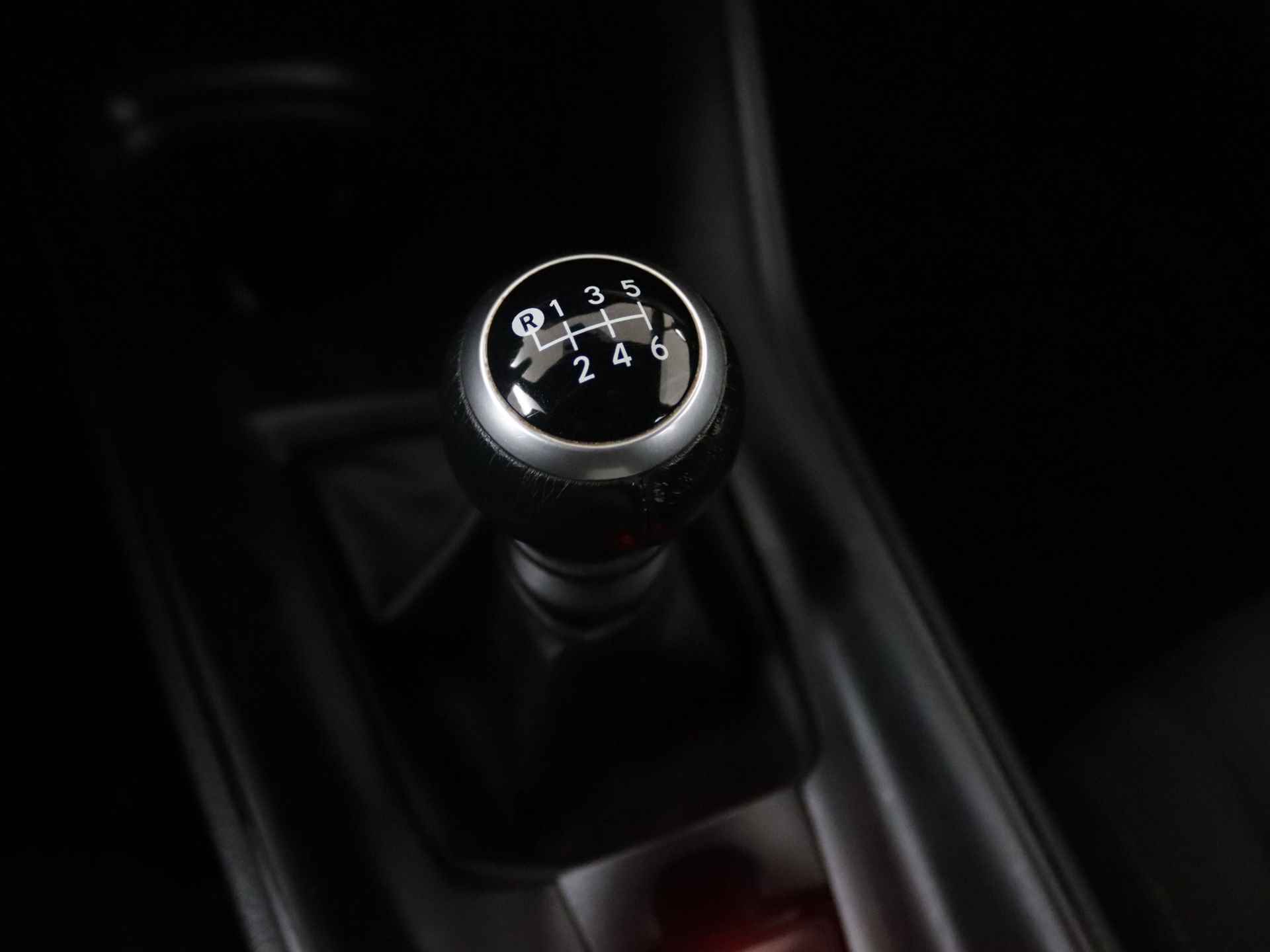 Toyota C-HR 1.2 Dynamic | Navigatie | Camera | Led | - 13/41