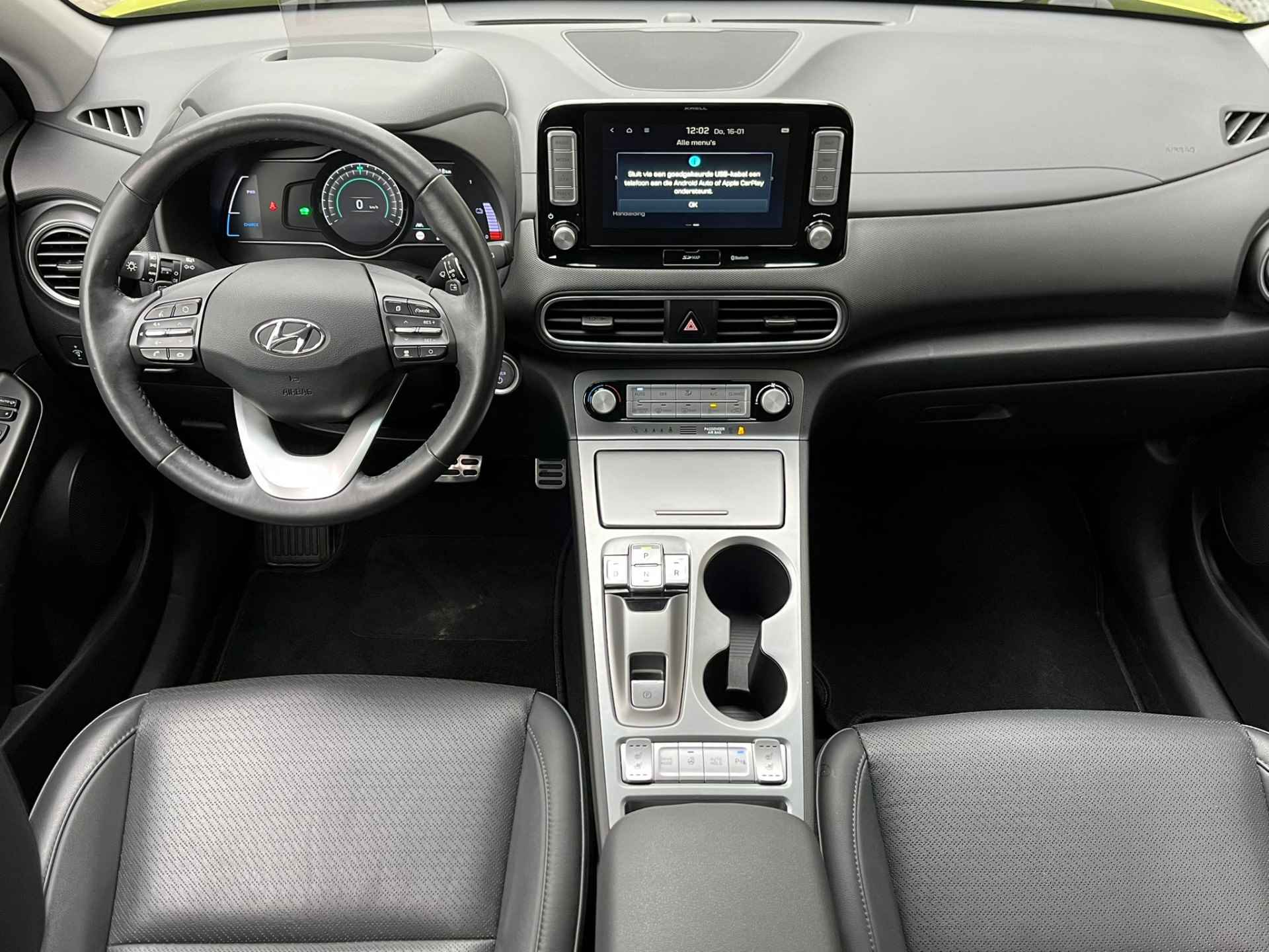 Hyundai KONA EV Premium 64 kWh / Achteruitrijcamera / Digitale Cockpit / Stuur + Stoelverwarming / LED / Dodehoek Sensor - 8/26