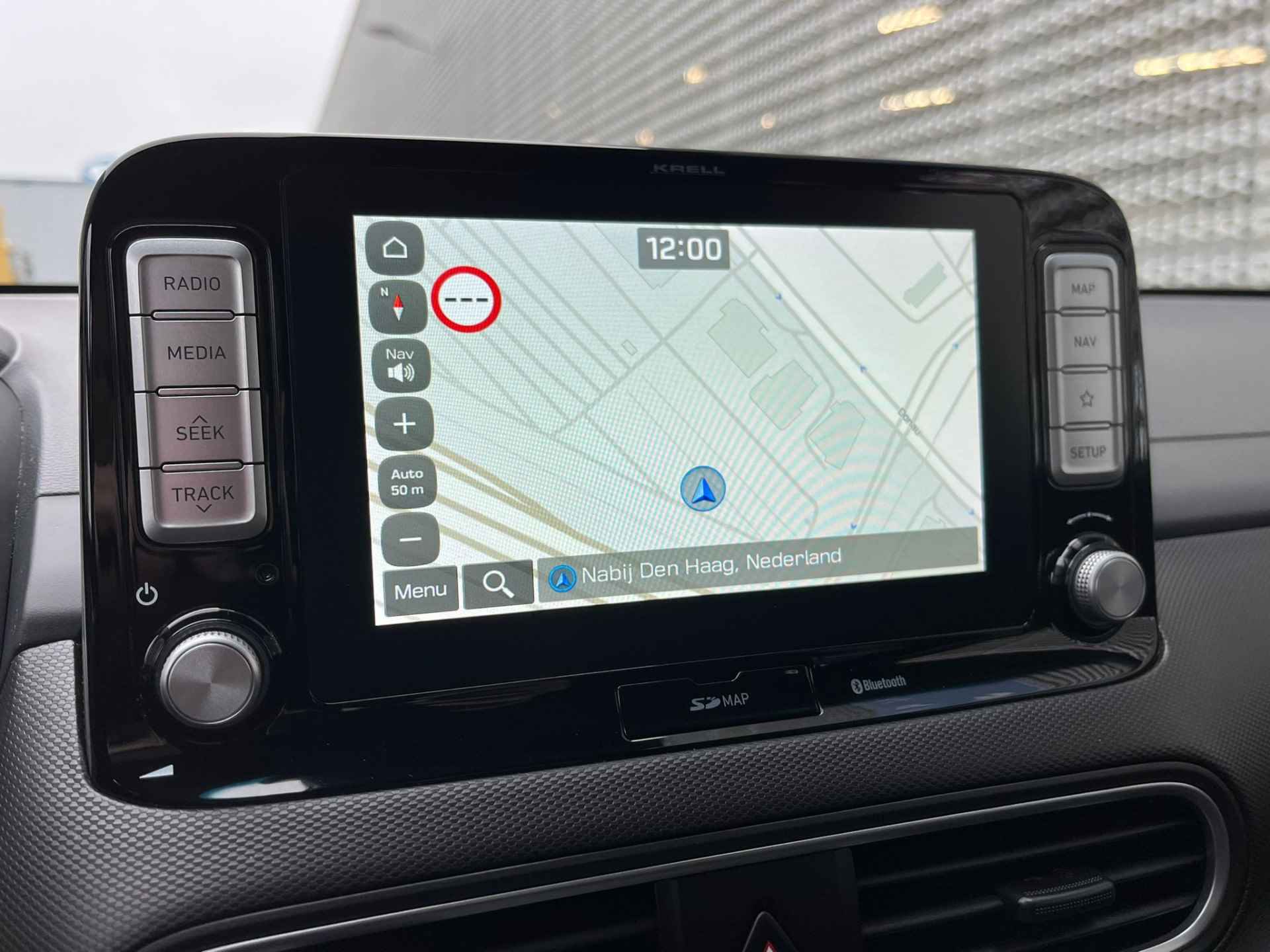 Hyundai KONA EV Premium 64 kWh / Achteruitrijcamera / Digitale Cockpit / Stuur + Stoelverwarming / LED / Dodehoek Sensor - 11/26