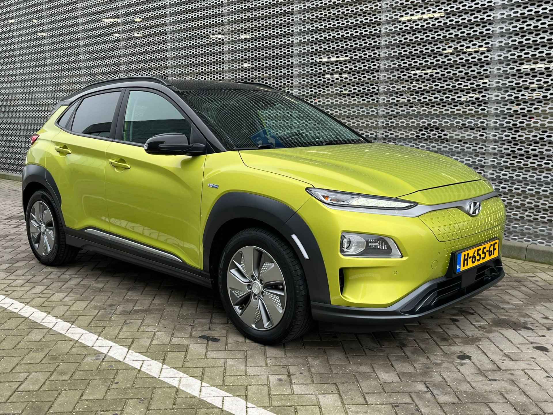 Hyundai KONA EV Premium 64 kWh / Achteruitrijcamera / Digitale Cockpit / Stuur + Stoelverwarming / LED / Dodehoek Sensor - 21/26