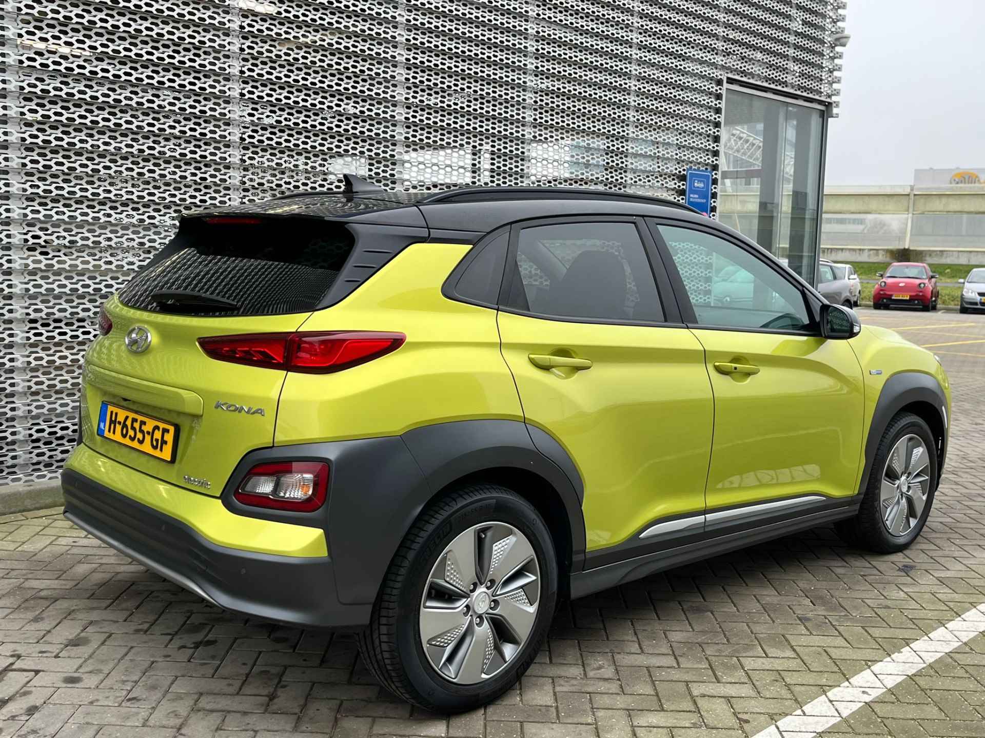 Hyundai KONA EV Premium 64 kWh / Achteruitrijcamera / Digitale Cockpit / Stuur + Stoelverwarming / LED / Dodehoek Sensor - 23/26