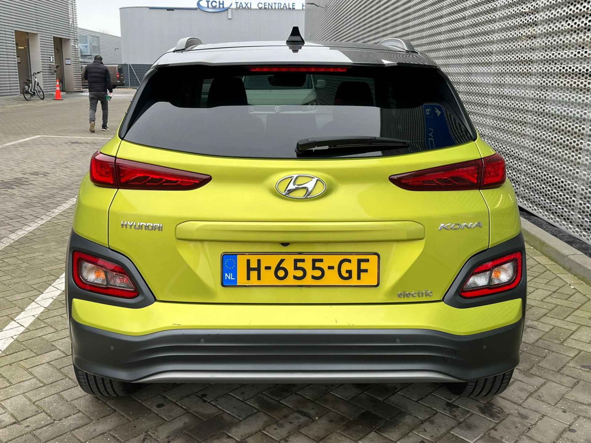 Hyundai KONA EV Premium 64 kWh / Achteruitrijcamera / Digitale Cockpit / Stuur + Stoelverwarming / LED / Dodehoek Sensor - 25/26