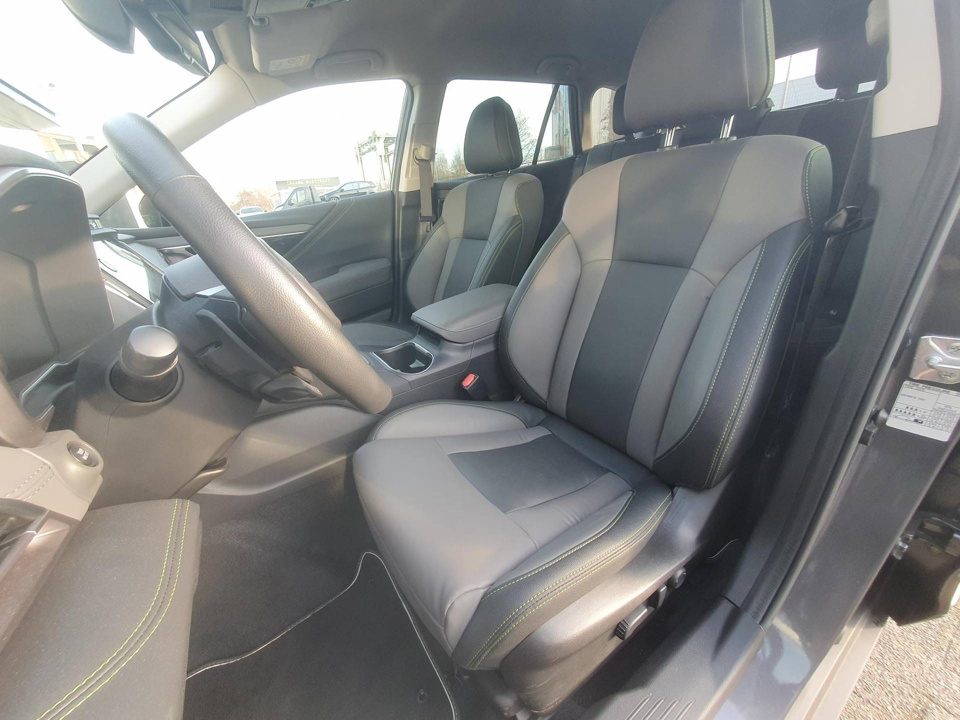 Subaru Outback 2.5i Field CVT AWD | Eyesight  | stoelverwarming voor en achter | Stuurwielverwarming | Adaptieve Cruise Control | Navigatie | - 2/37