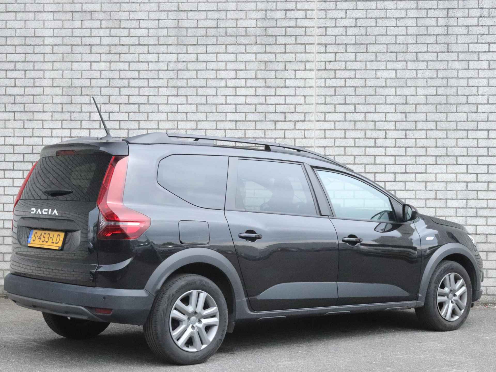 Dacia Jogger 1.0 TCe 110 Expression 7-zits | Navigatie | Achteruitrijcamera | Parkeersensoren V+A | Cruise Control | - 3/32