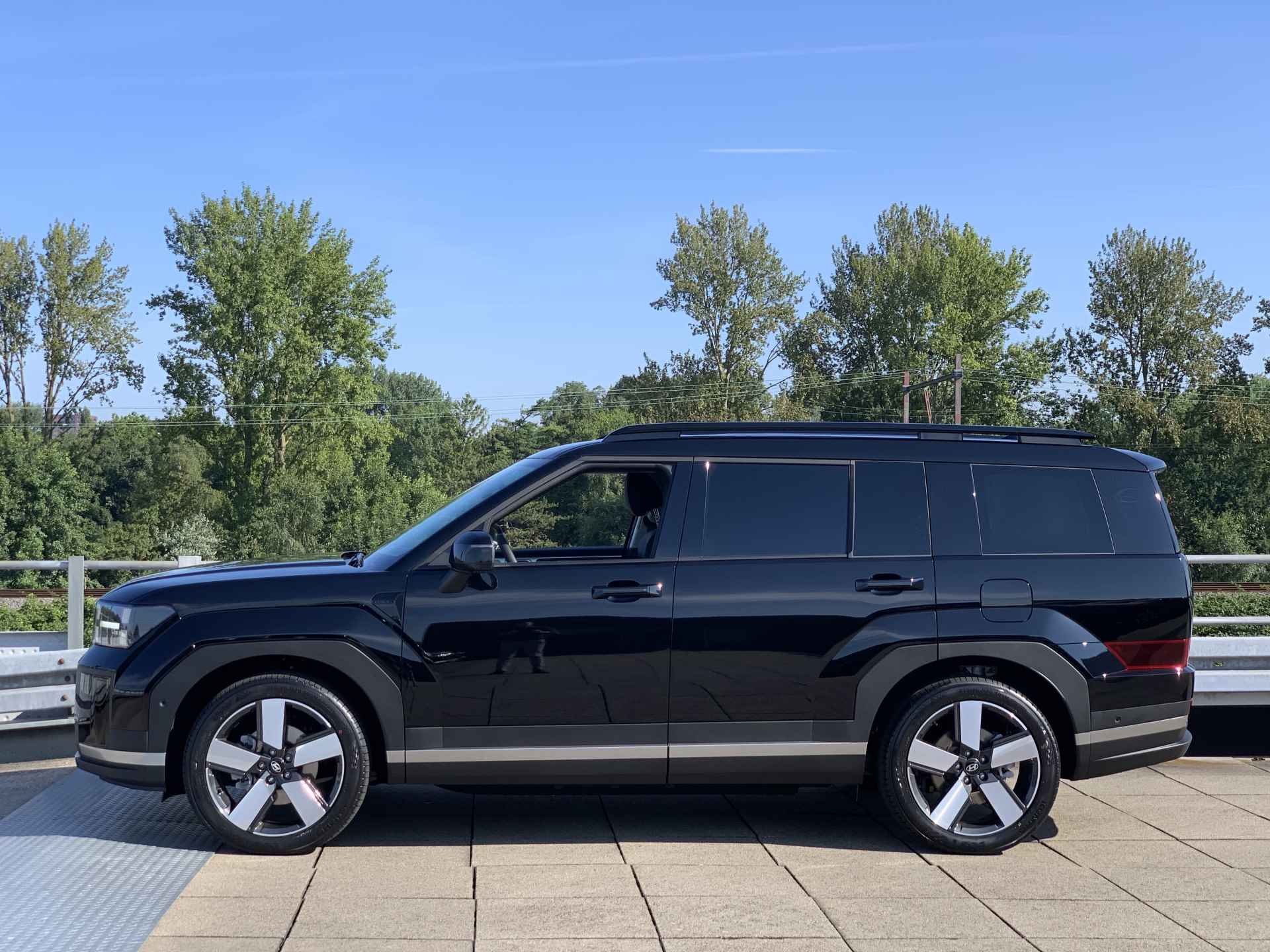 Hyundai Santa Fe 1.6 T-GDI HEV Premium Sky 7p. Nieuw model! Full Hybride met Panorama Schuifdak, Navigatie, Leder en 7 Persoons Uit voorraad leverbaar! - 17/52