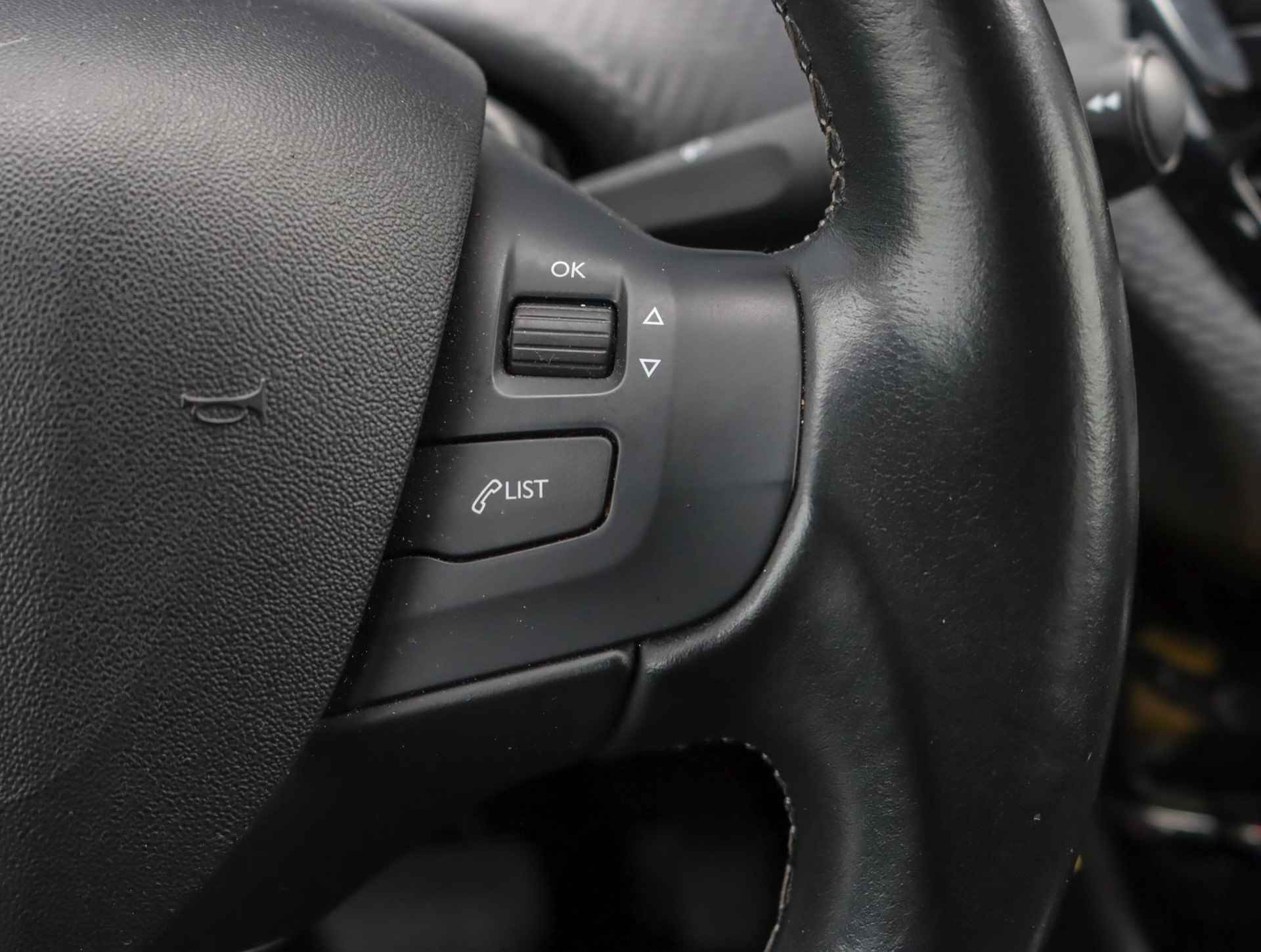 Peugeot 208 1.2 PureTech Tech Edition | Parkeersensoren | LED | Airco - 15/40