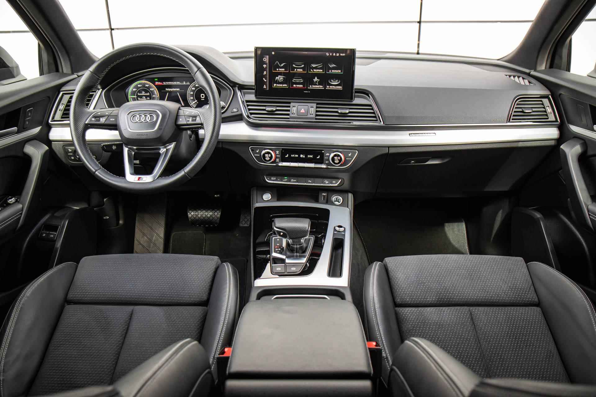 Audi Q5 55 TFSI e 367pk S edition | Panoramadak | 21" Velgen | Sportstoelen - 44/47