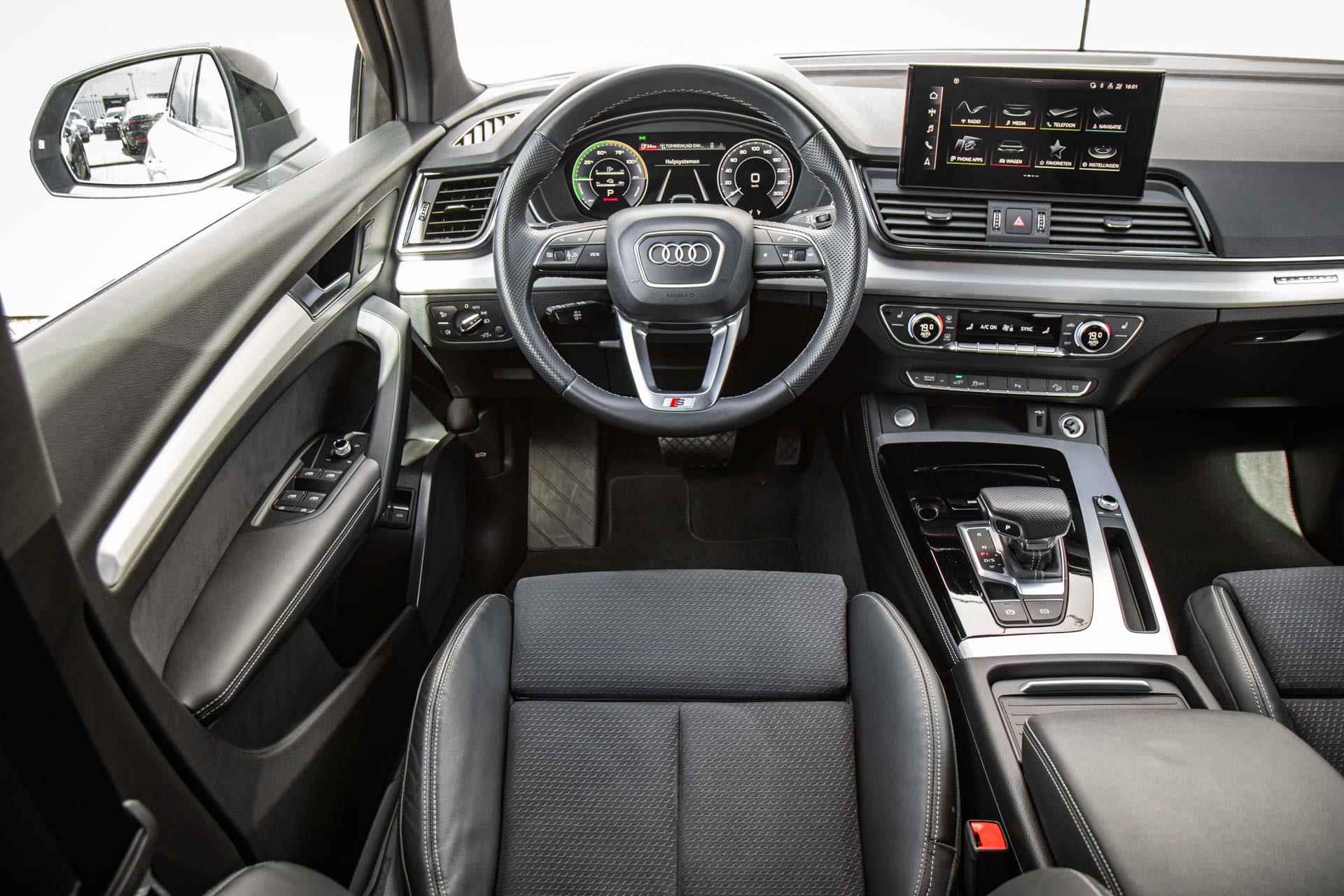 Audi Q5 55 TFSI e 367pk S edition | Panoramadak | 21" Velgen | Sportstoelen - 45/47