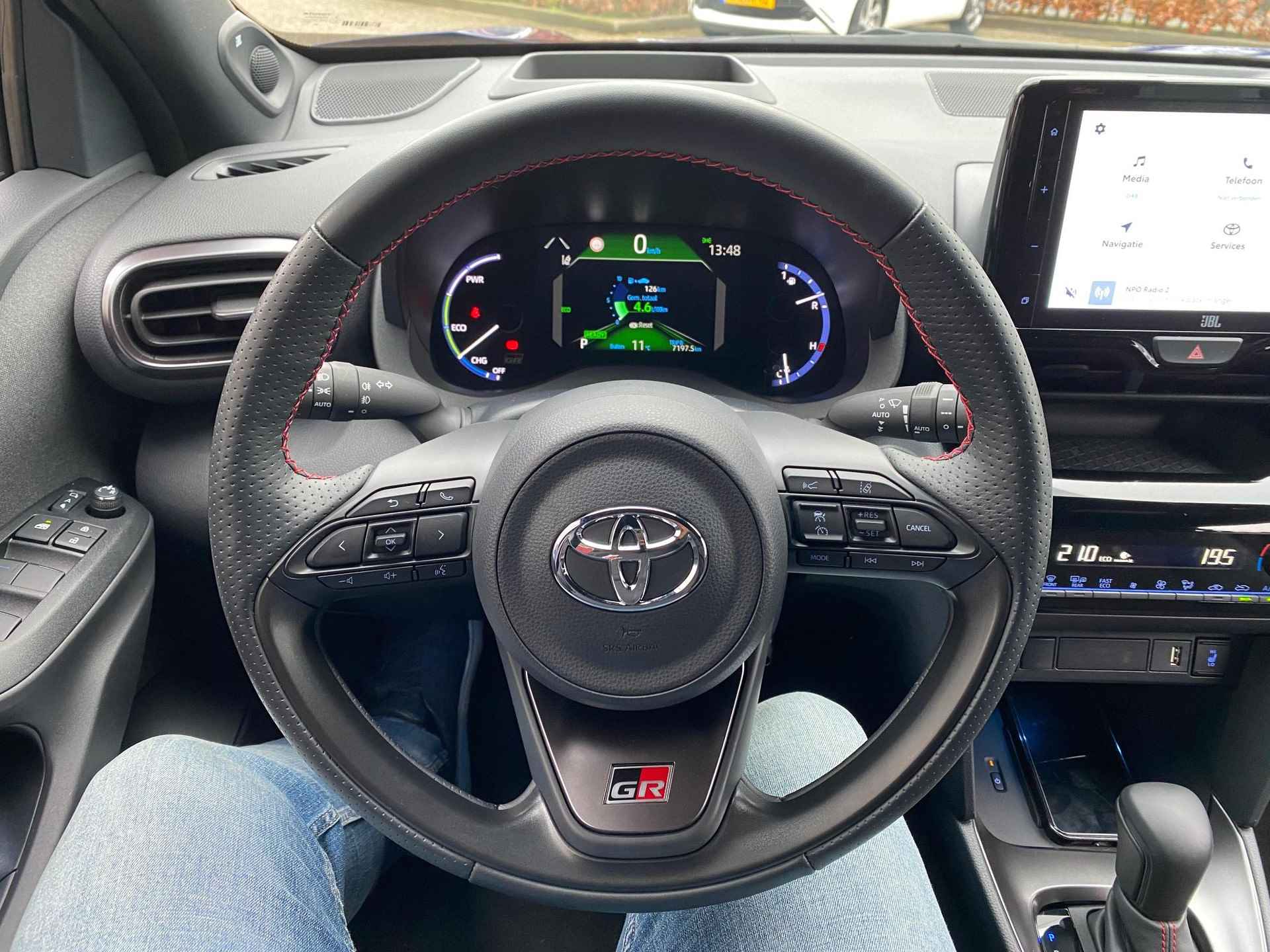 Toyota Yaris Cross 1.5 HYBRID GR-SPORT APPLE/ANDROID 18"LMV BSM PARK-SENSOREN STOEL/STUURVERW. EL-ACHTERKLEP - 22/38