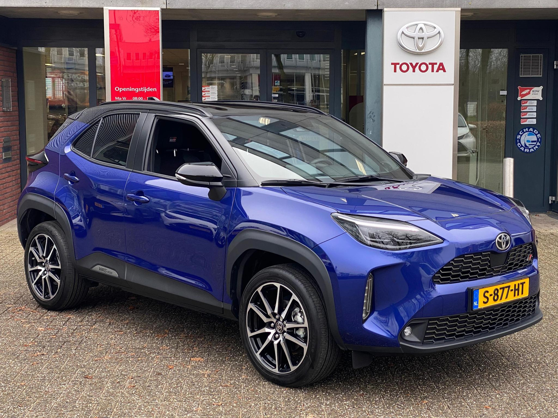 Toyota Yaris Cross 1.5 HYBRID GR-SPORT APPLE/ANDROID 18"LMV BSM PARK-SENSOREN STOEL/STUURVERW. EL-ACHTERKLEP