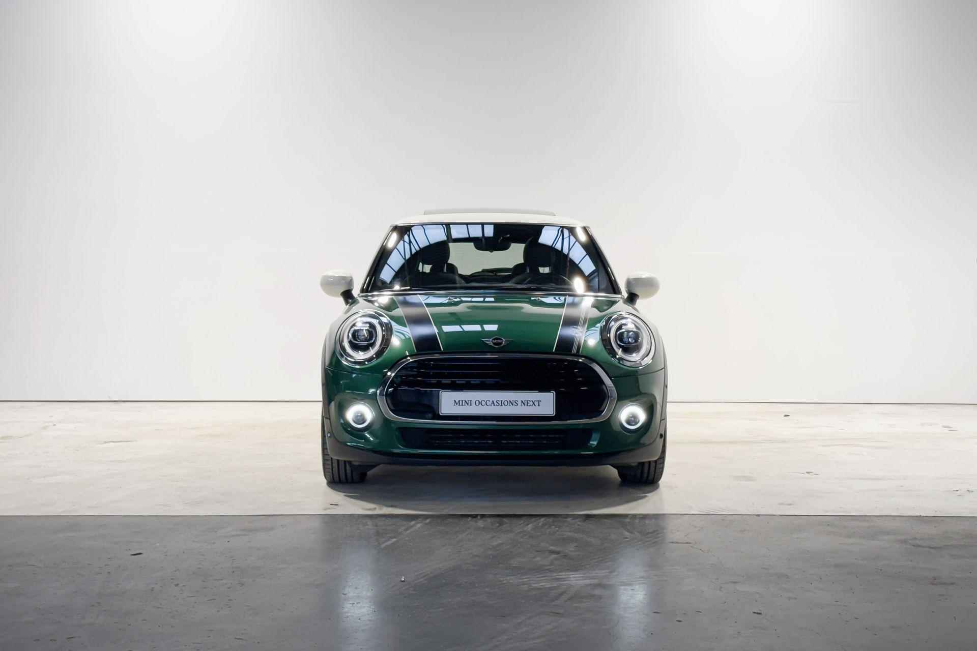 MINI 3-deurs Cooper 60 Years Edition Serious Business Aut. - 5/17