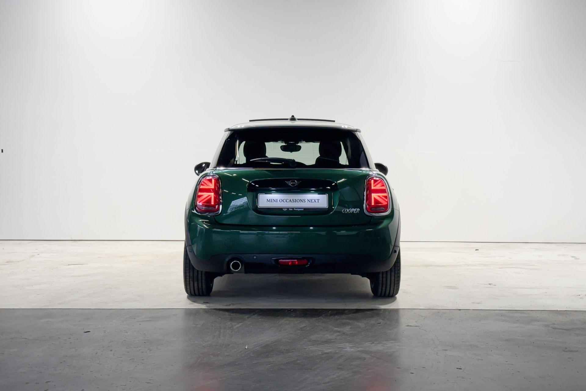 MINI 3-deurs Cooper 60 Years Edition Serious Business Aut. - 7/17