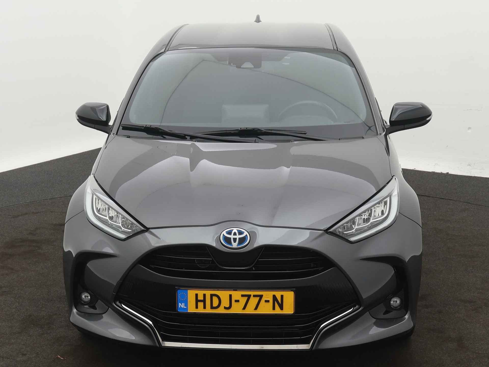 Toyota Yaris 1.5 Hybrid Executive Limited | Half leder | Stoel en stuurwiel verwarmd | LM velgen | Camera | Climate Control | Cruise Control Adaptief | - 31/37