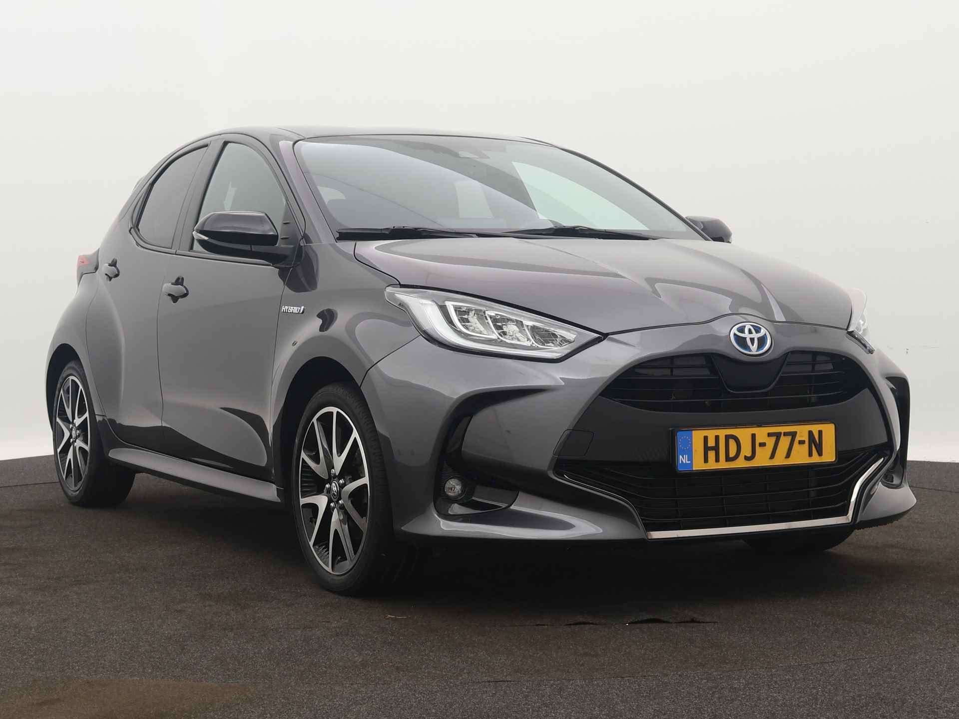 Toyota Yaris 1.5 Hybrid Executive Limited | Half leder | Stoel en stuurwiel verwarmd | LM velgen | Camera | Climate Control | Cruise Control Adaptief | - 3/37