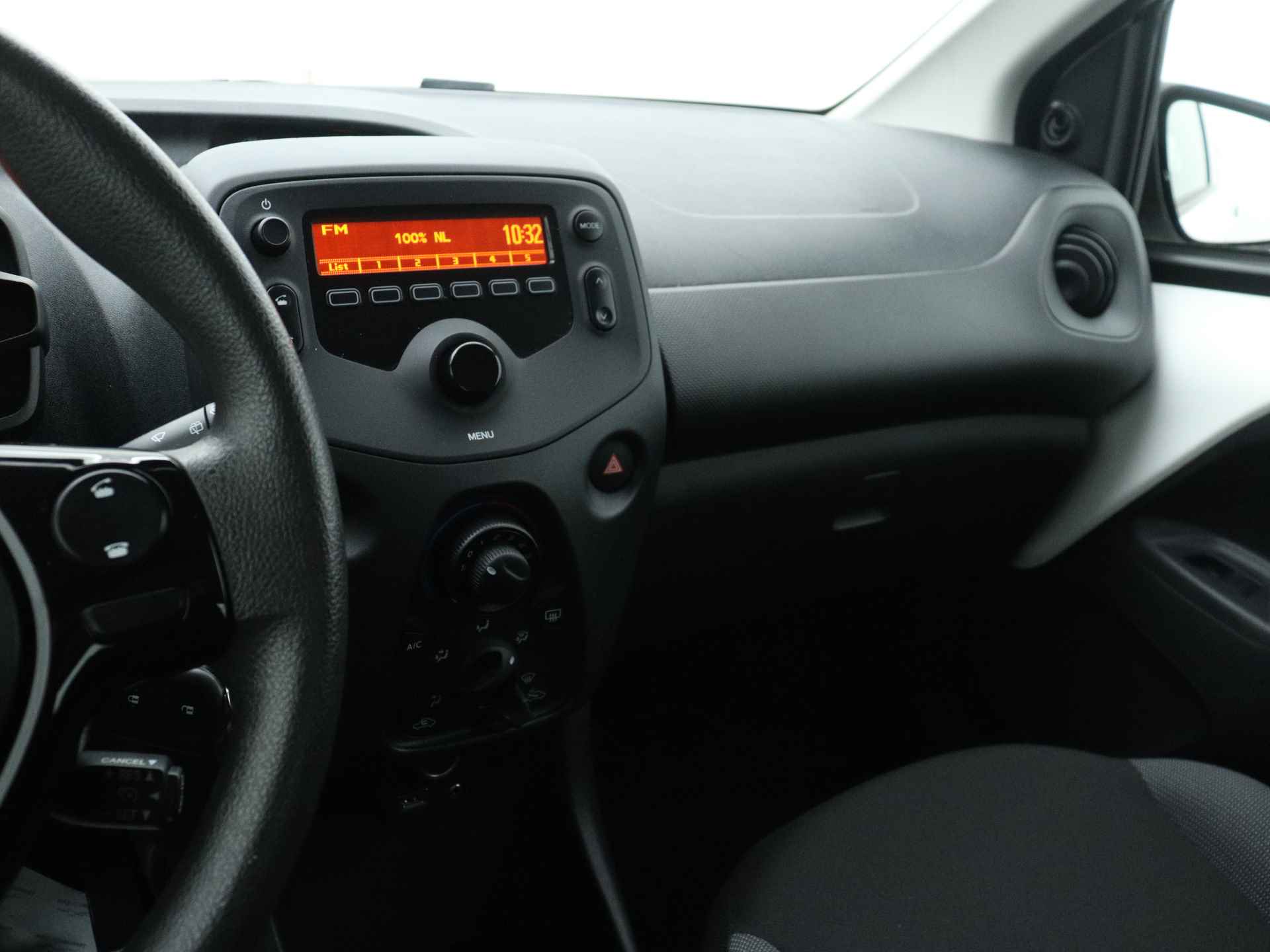 Toyota Aygo 1.0 VVT-i x-fun | Dealer onderhouden | Airco | Bleutooth | - 8/40