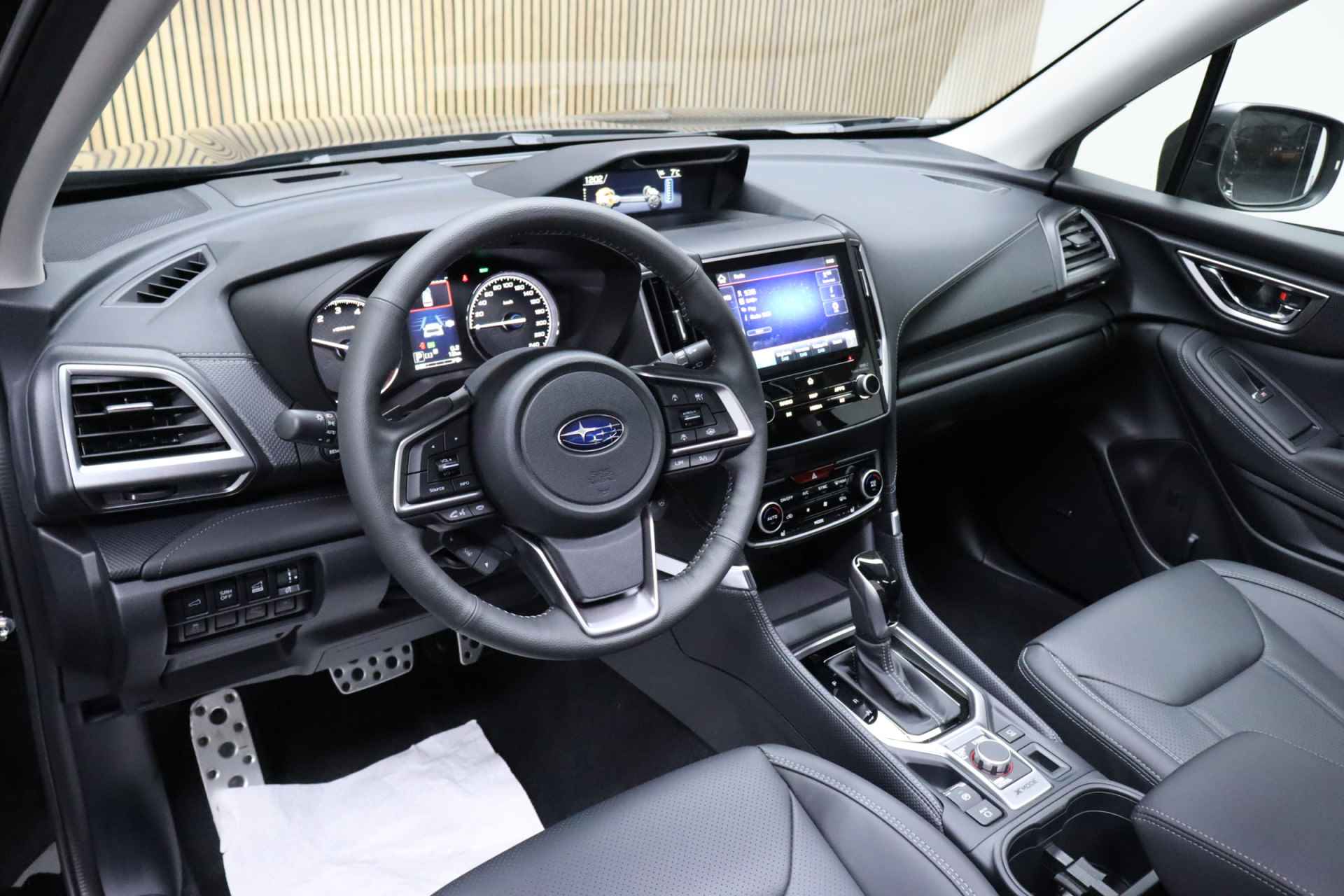 Subaru Forester 2.0i e-BOXER Premium Black | Nieuw uit voorraad leverbaar | Cruise adaptief | Harman Kardon | Panoramadak | Leder - 13/37