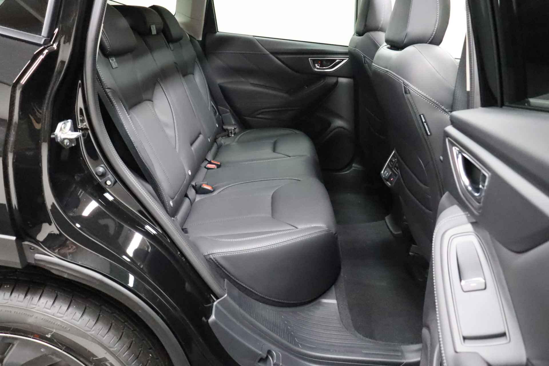 Subaru Forester 2.0i e-BOXER Premium Black | Nieuw uit voorraad leverbaar | Cruise adaptief | Harman Kardon | Panoramadak | Leder - 29/37