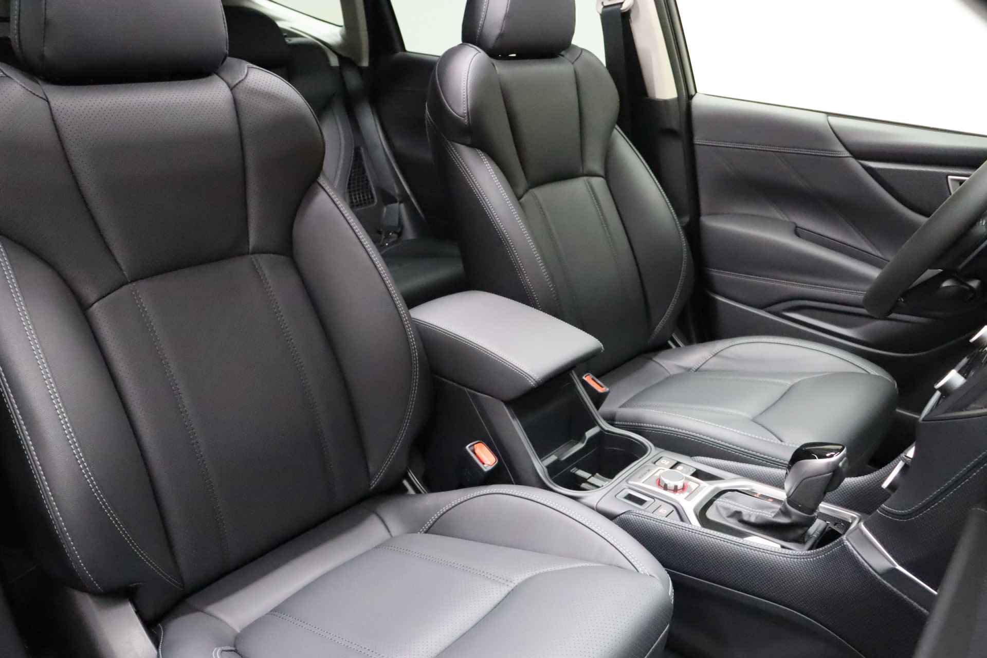 Subaru Forester 2.0i e-BOXER Premium Black | Nieuw uit voorraad leverbaar | Cruise adaptief | Harman Kardon | Panoramadak | Leder - 31/37
