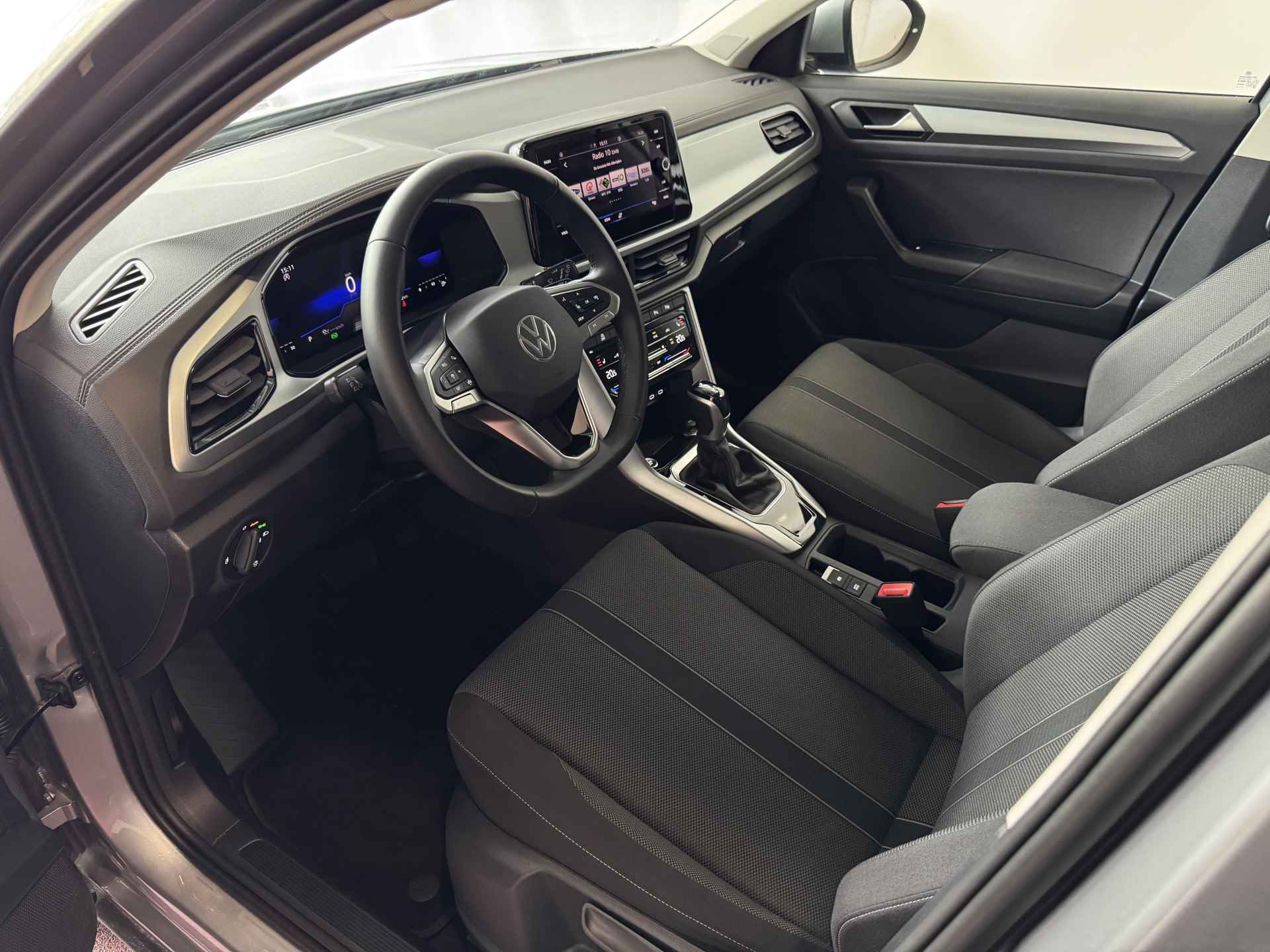 Volkswagen T-Roc 1.5 TSI 150PK EVO ADAP.CRUISE LED VIR.COCKPIT CAMERA STOEL.VERW. 17''LMV KEYLESS 2024 70 BIJNA NIEUWE VOLKSWAGEN'S UIT VOORRAAD LEVERBAAR - 3/81