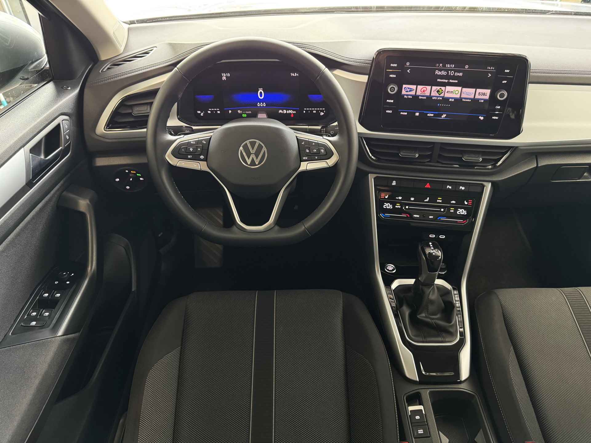 Volkswagen T-Roc 1.5 TSI 150PK EVO ADAP.CRUISE LED VIR.COCKPIT CAMERA STOEL.VERW. 17''LMV KEYLESS 2024 70 BIJNA NIEUWE VOLKSWAGEN'S UIT VOORRAAD LEVERBAAR - 23/81