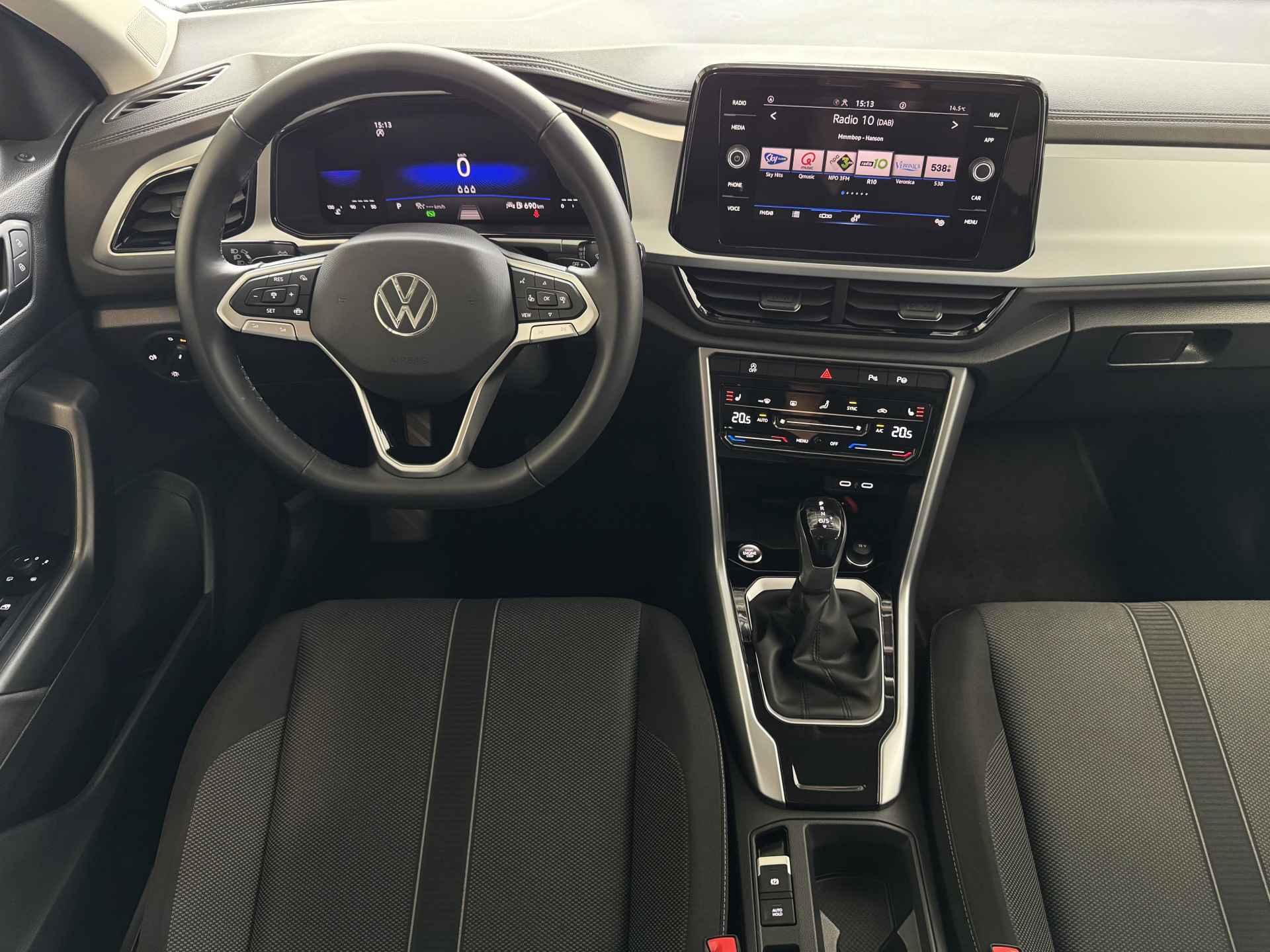 Volkswagen T-Roc 1.5 TSI 150PK EVO ADAP.CRUISE LED VIR.COCKPIT CAMERA STOEL.VERW. 17''LMV KEYLESS 2024 70 BIJNA NIEUWE VOLKSWAGEN'S UIT VOORRAAD LEVERBAAR - 24/81