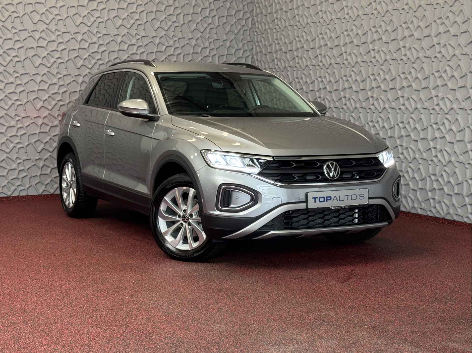 Volkswagen T-Roc 1.5 TSI 150PK EVO ADAP.CRUISE LED VIR.COCKPIT CAMERA STOEL.VERW. 17''LMV KEYLESS 2024 70 BIJNA NIEUWE VOLKSWAGEN'S UIT VOORRAAD LEVERBAAR - 55/81