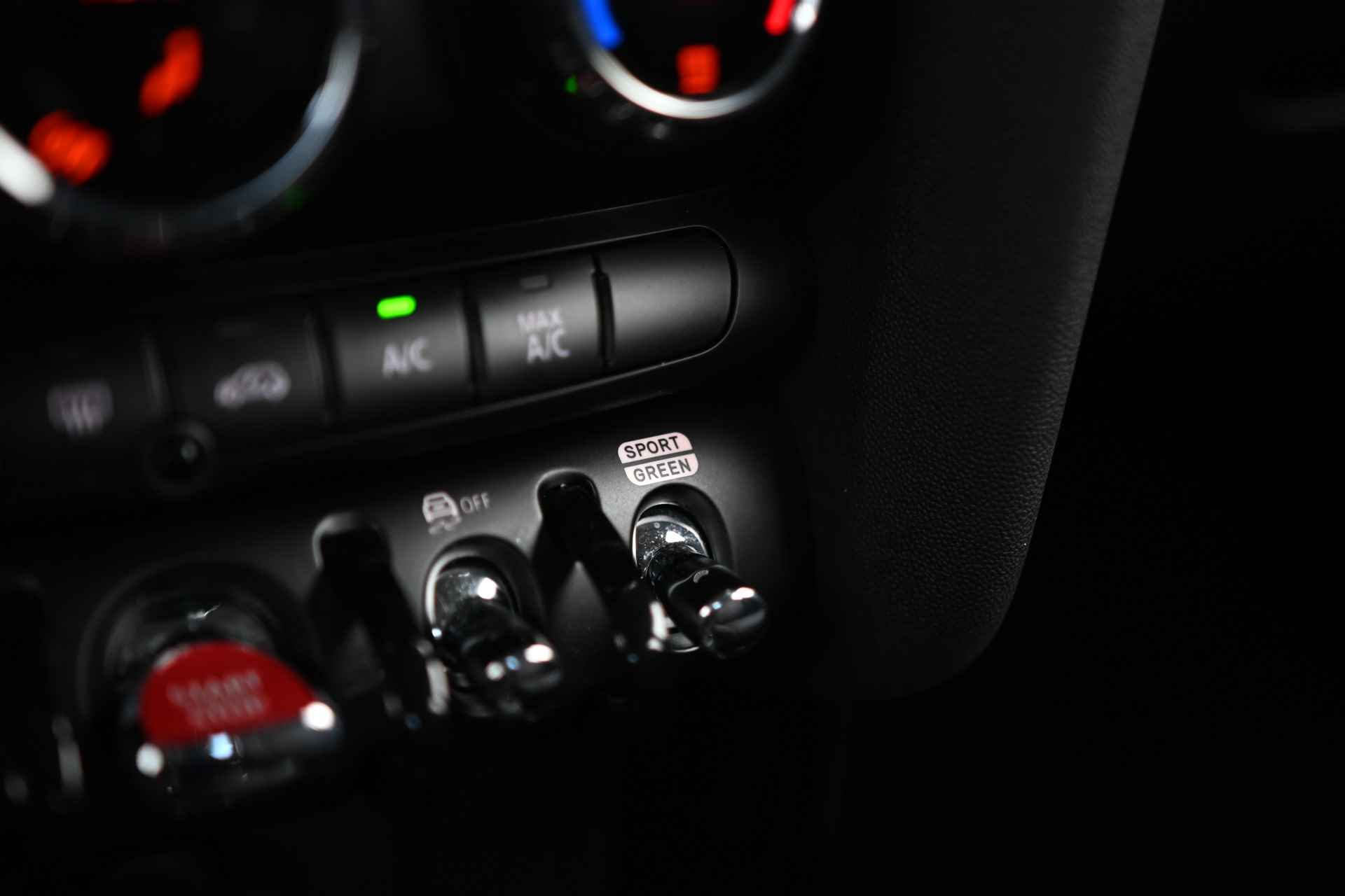 MINI Hatchback Cooper Essential Automaat / Multifunctioneel stuurwiel / LED / PDC achter / Cruise Control / 17"LM-velgen / Navigatie / Climate Control - 20/26