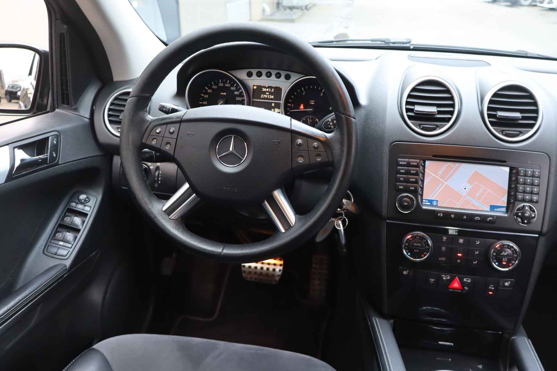 Mercedes-Benz M-Klasse 320 CDI NL-Auto!! Navigatie I Leder/alcantara I Climate - 9/30