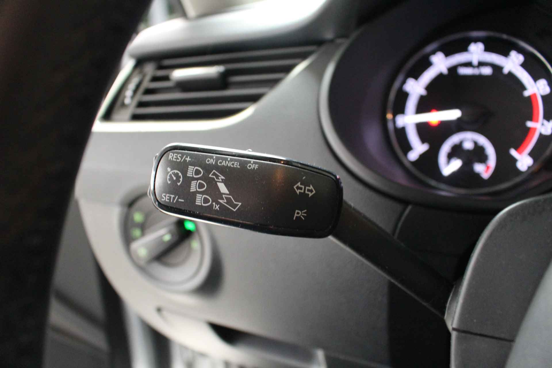 Škoda Octavia Combi 1.0 TSI Greentech Ambition Business Navigatie | Cruise Control | Parkeersensoren | Trekhaak - 13/20