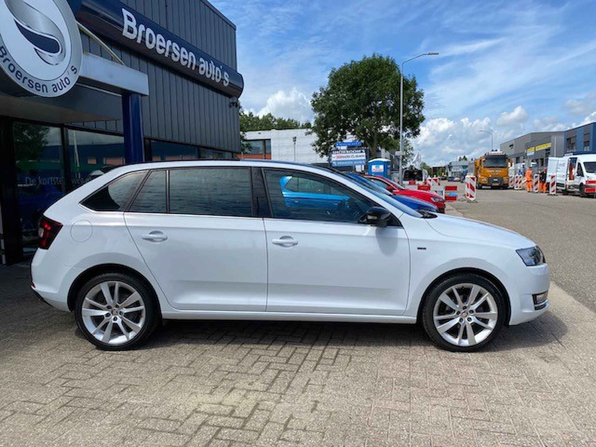 SKODA Rapid Spaceback 1.0 TSI 95pk Clever met Navi, Trekhaak en Stoelverw. - 8/32