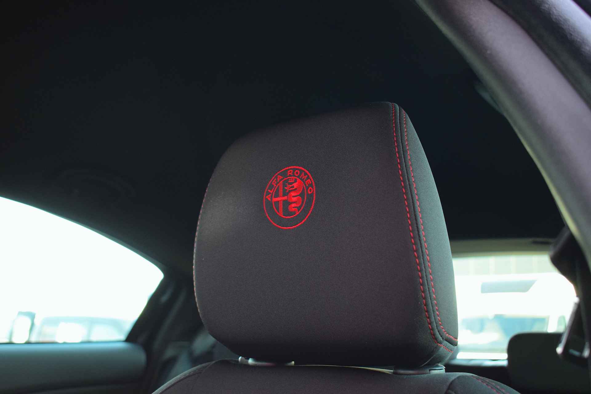 Alfa Romeo Giulietta 1.4 Turbo Sport | Apple CarPlay | Alcantara | Stoelverw. | 18'' LM - 33/39