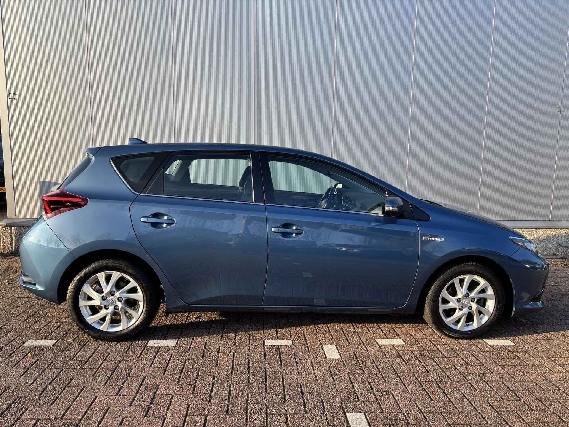 Toyota Auris 1.8 Hybrid Dynamic Navi, Pre crash safety, Allseason banden, DAB Radio, Trekhaak - 7/43