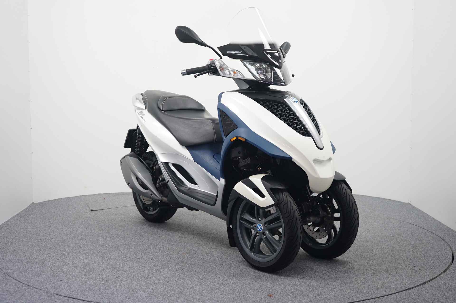 Piaggio MP3-300 URBAN - 2/15