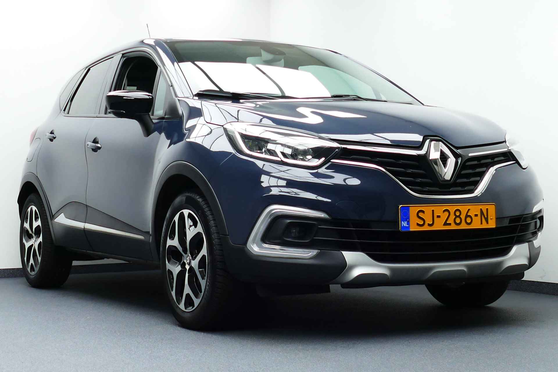 Renault Captur 0.9 TCe Intens. Navi, Clima, Cruise, 17"LMV, Led Koplampen, Haak 1200kg - 2/36